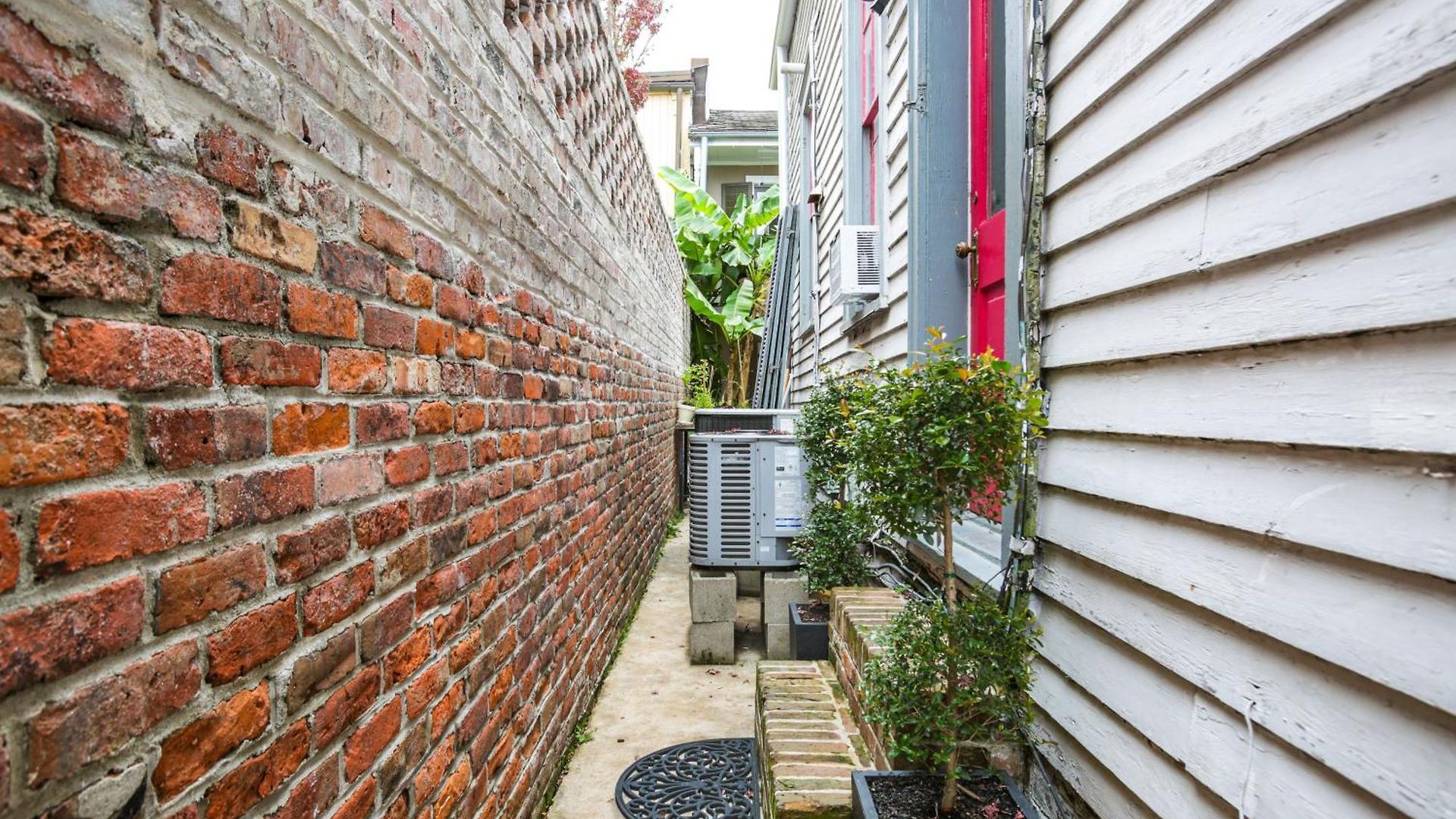 Updated Bourbon Street W/ Smart Tvs! *