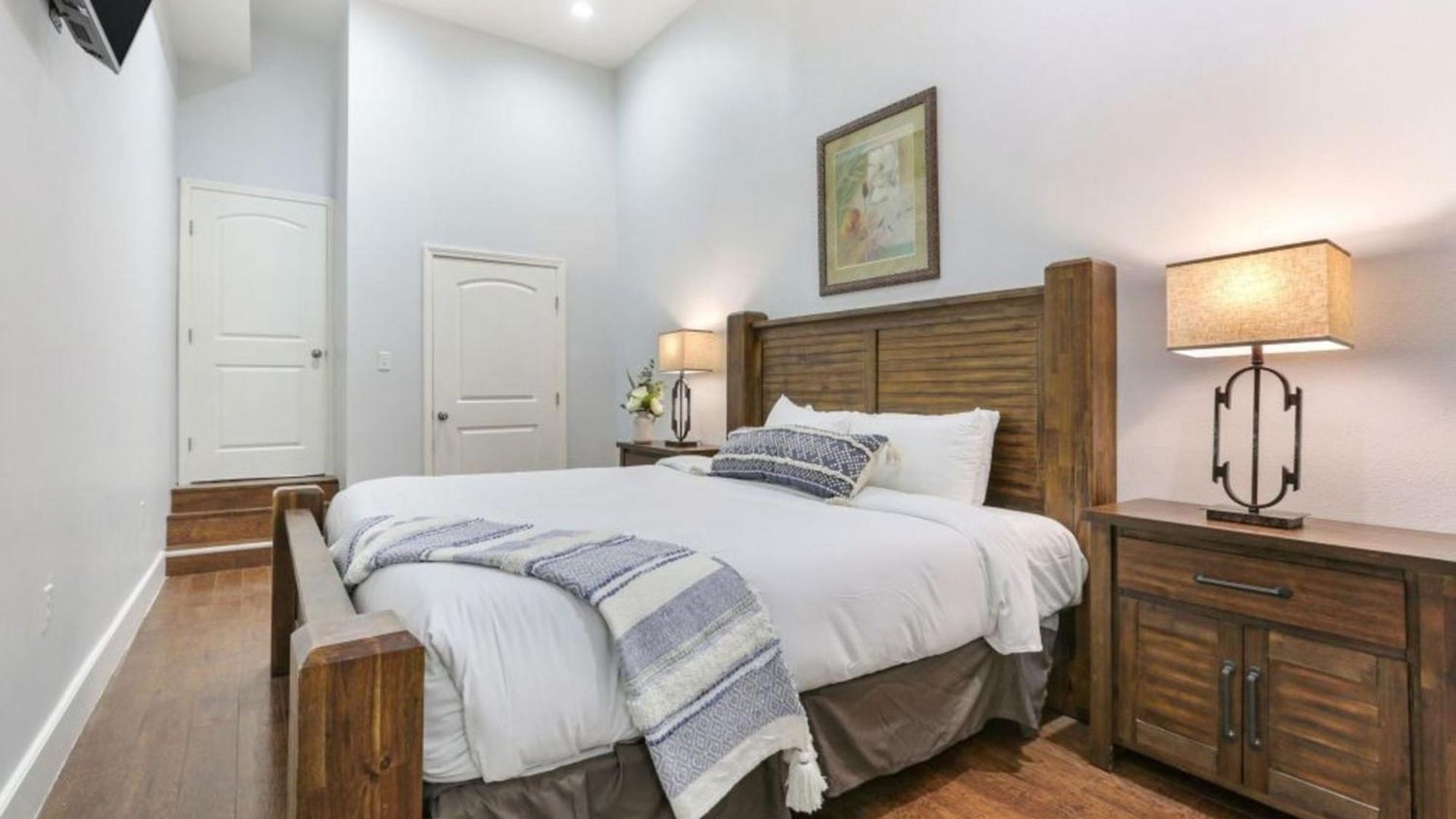 Modern 4br Living In Downtown Nola Apartment