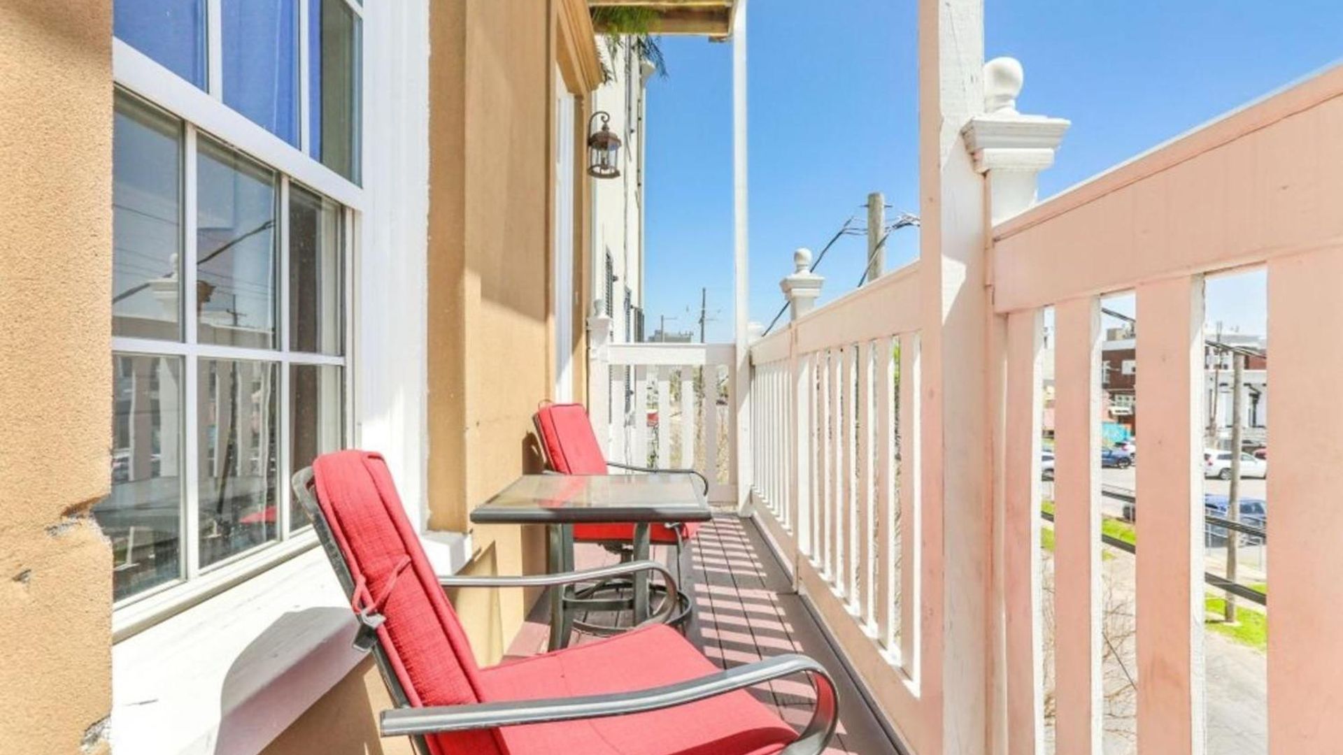 Modern 4br Living In Downtown Nola Apartment