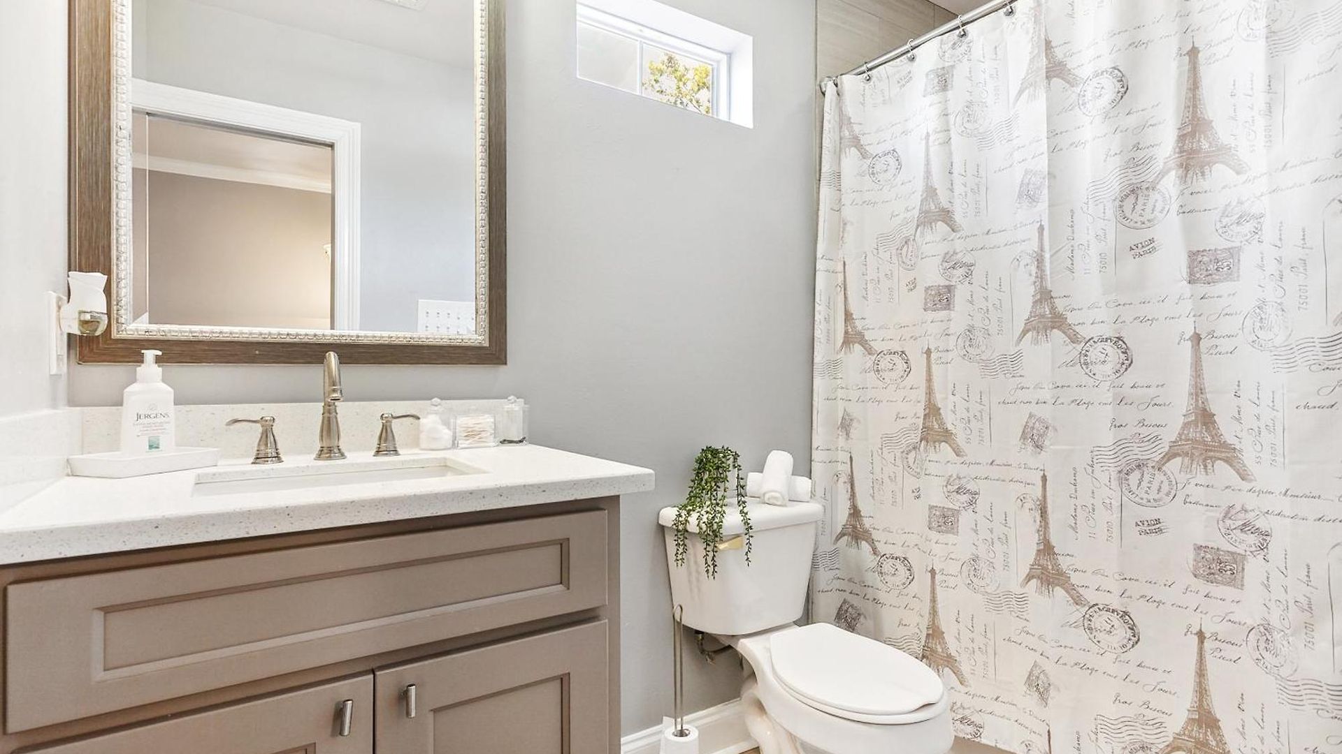 Amazing 3bedroom Townhome, In Historic Dryade Holiday home New Orleans
