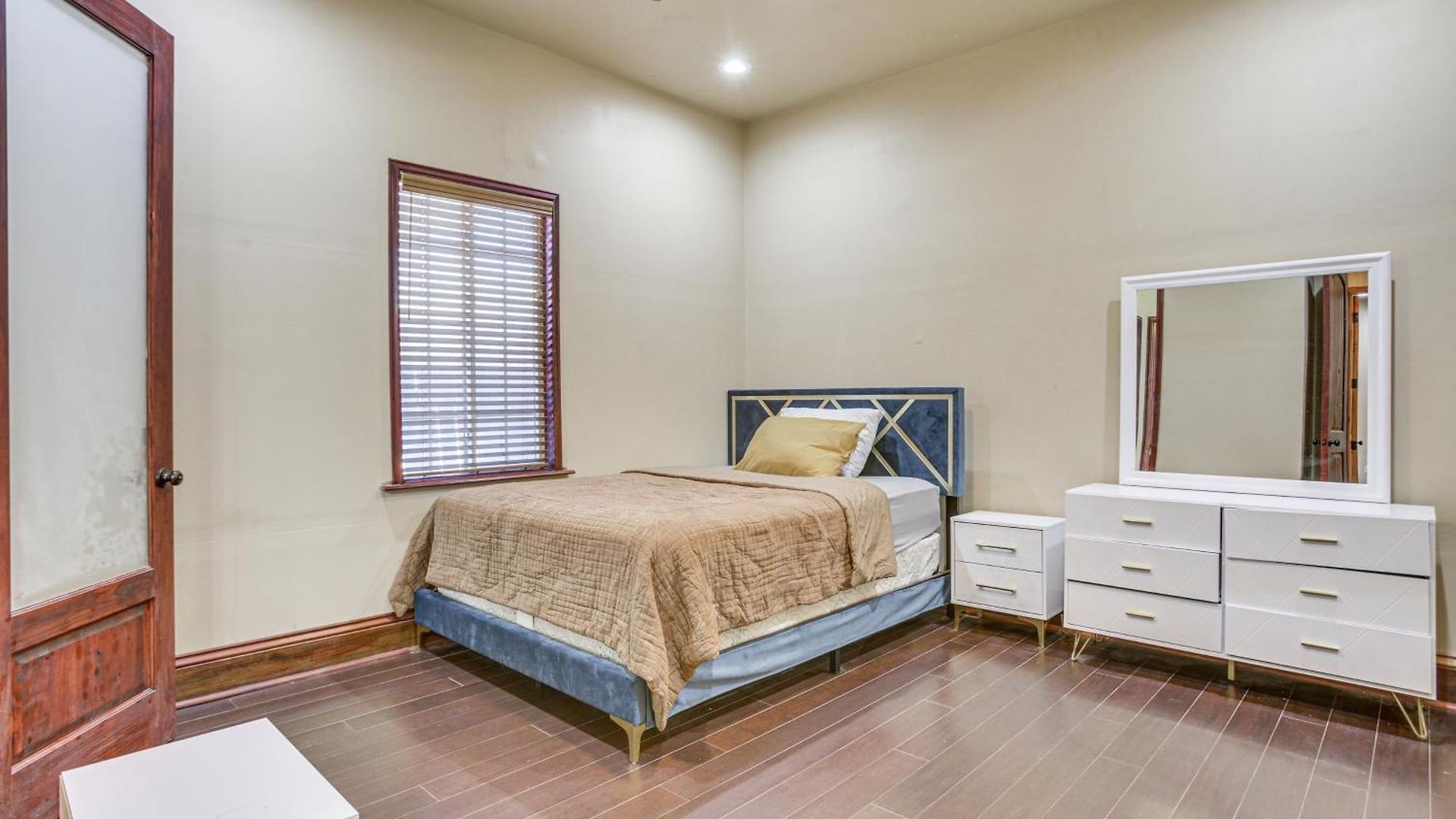 Holiday home Easy Dtwn Nola Commute! Elegant W/ Yard
