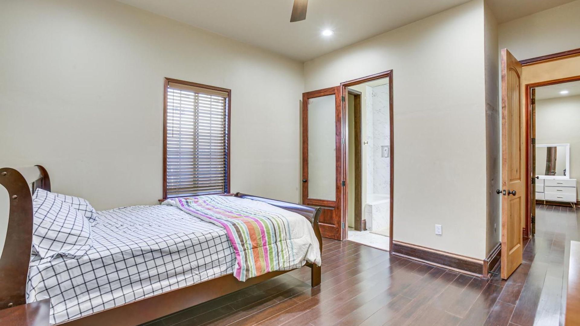 Holiday home Easy Dtwn Nola Commute! Elegant W/ Yard *