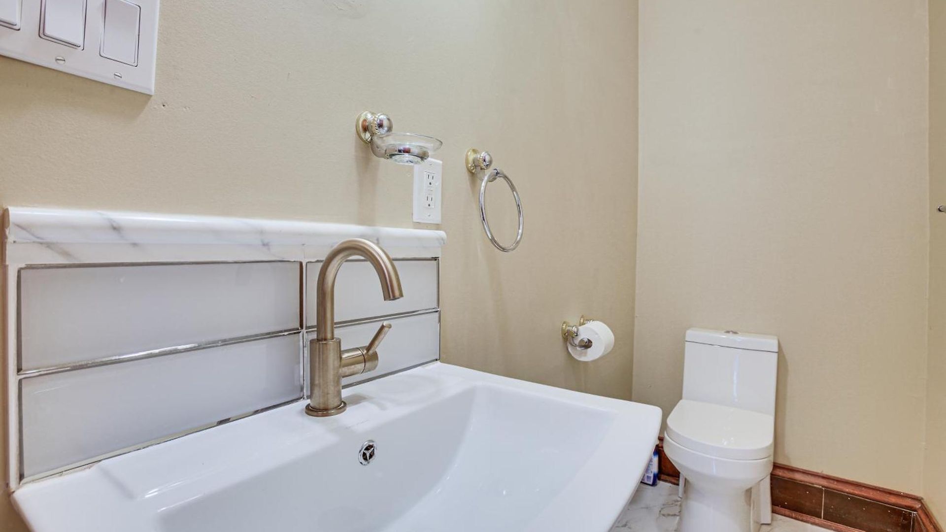 Holiday home Easy Dtwn Nola Commute! Elegant W/ Yard *