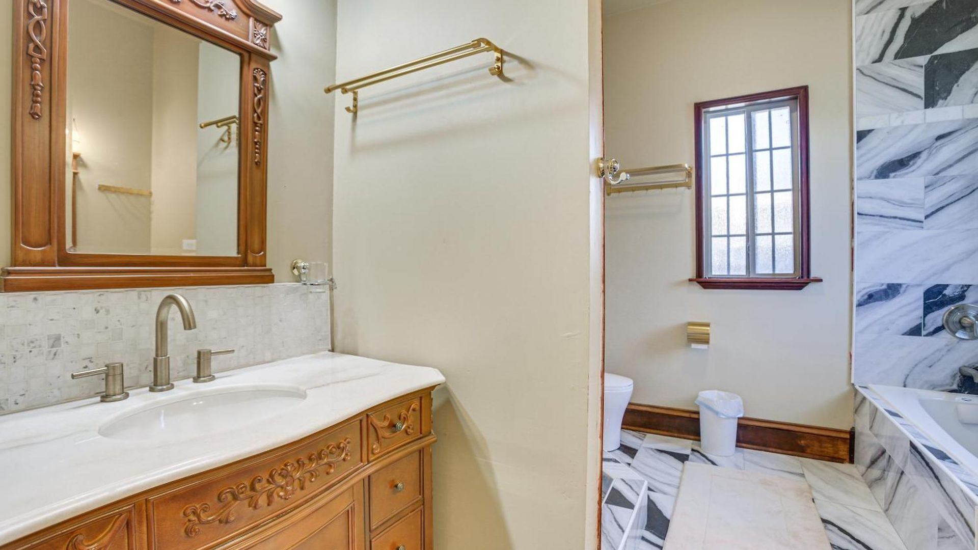 Easy Dtwn Nola Commute! Elegant W/ Yard Holiday home