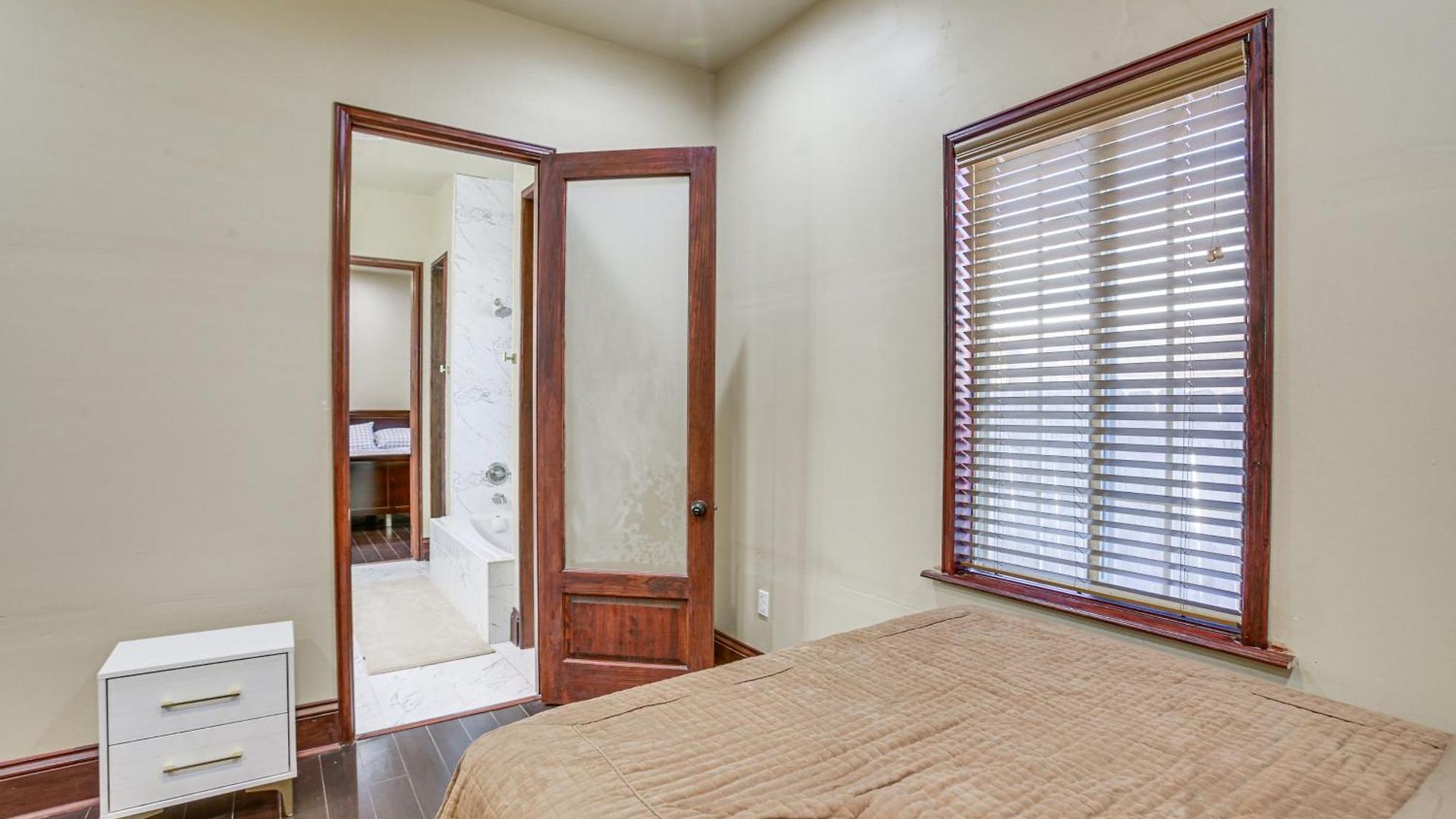 Holiday home Easy Dtwn Nola Commute! Elegant W/ Yard *