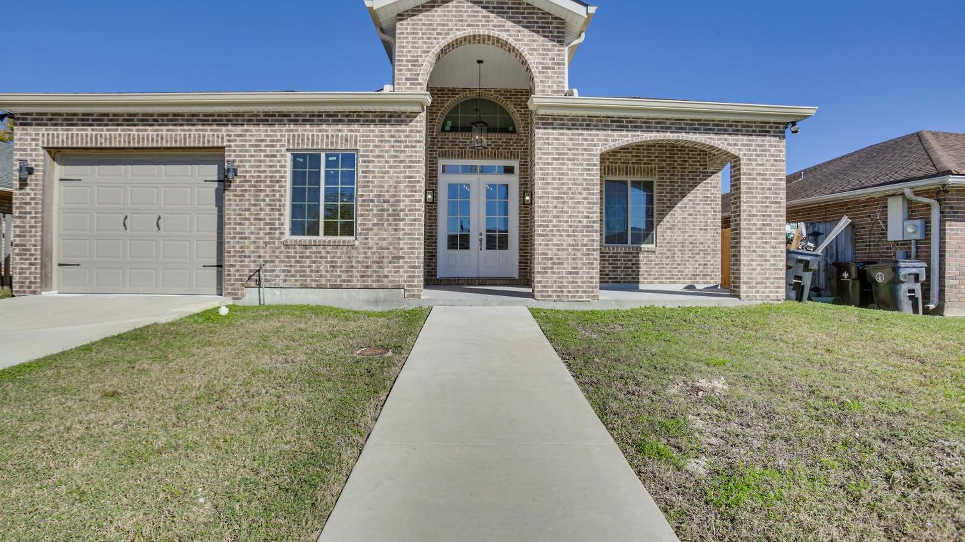 Holiday home Easy Dtwn Nola Commute! Elegant W/ Yard *
