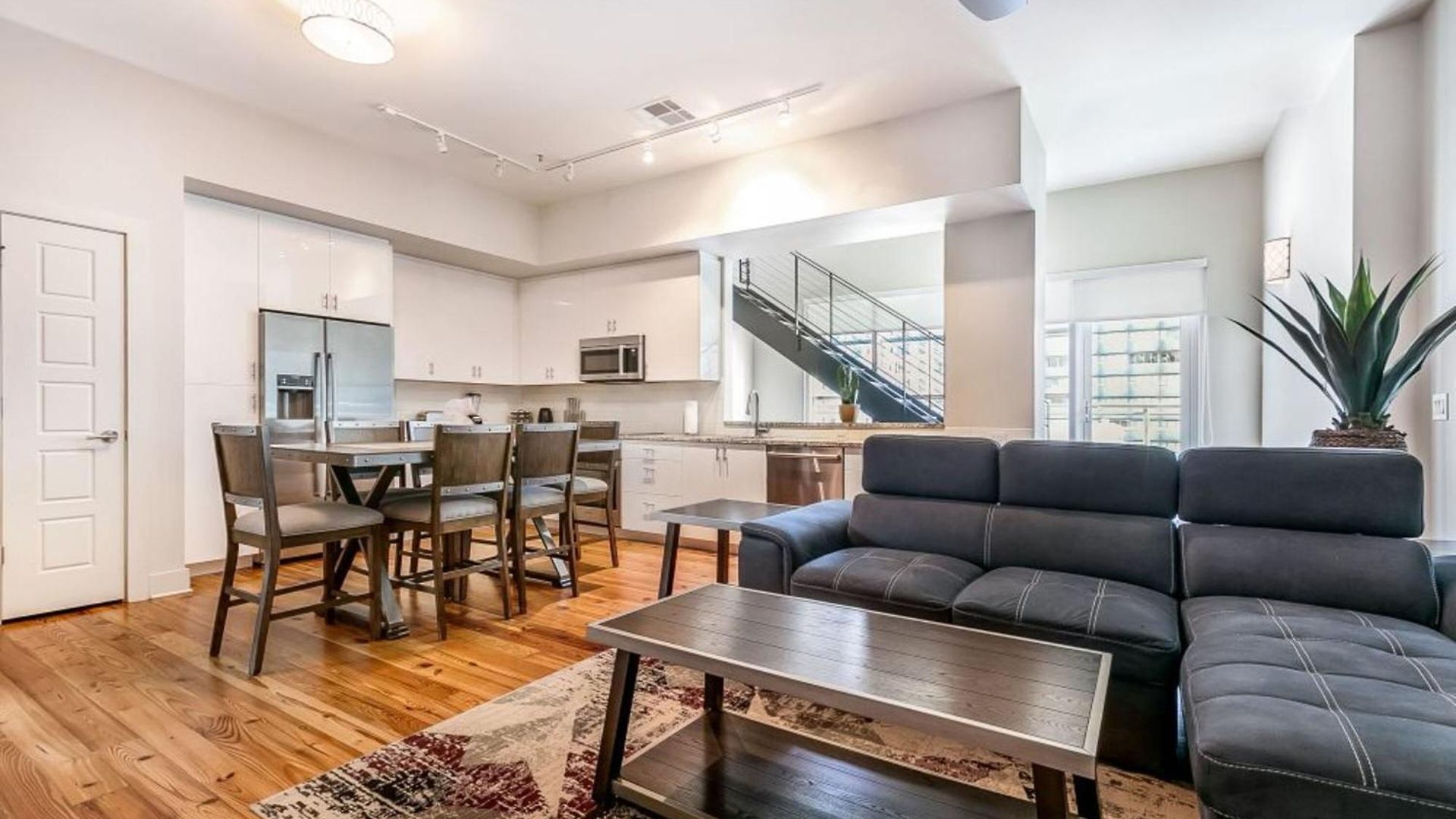 Upscale And Penthouses Close To Canal And Bourbon St Apartment