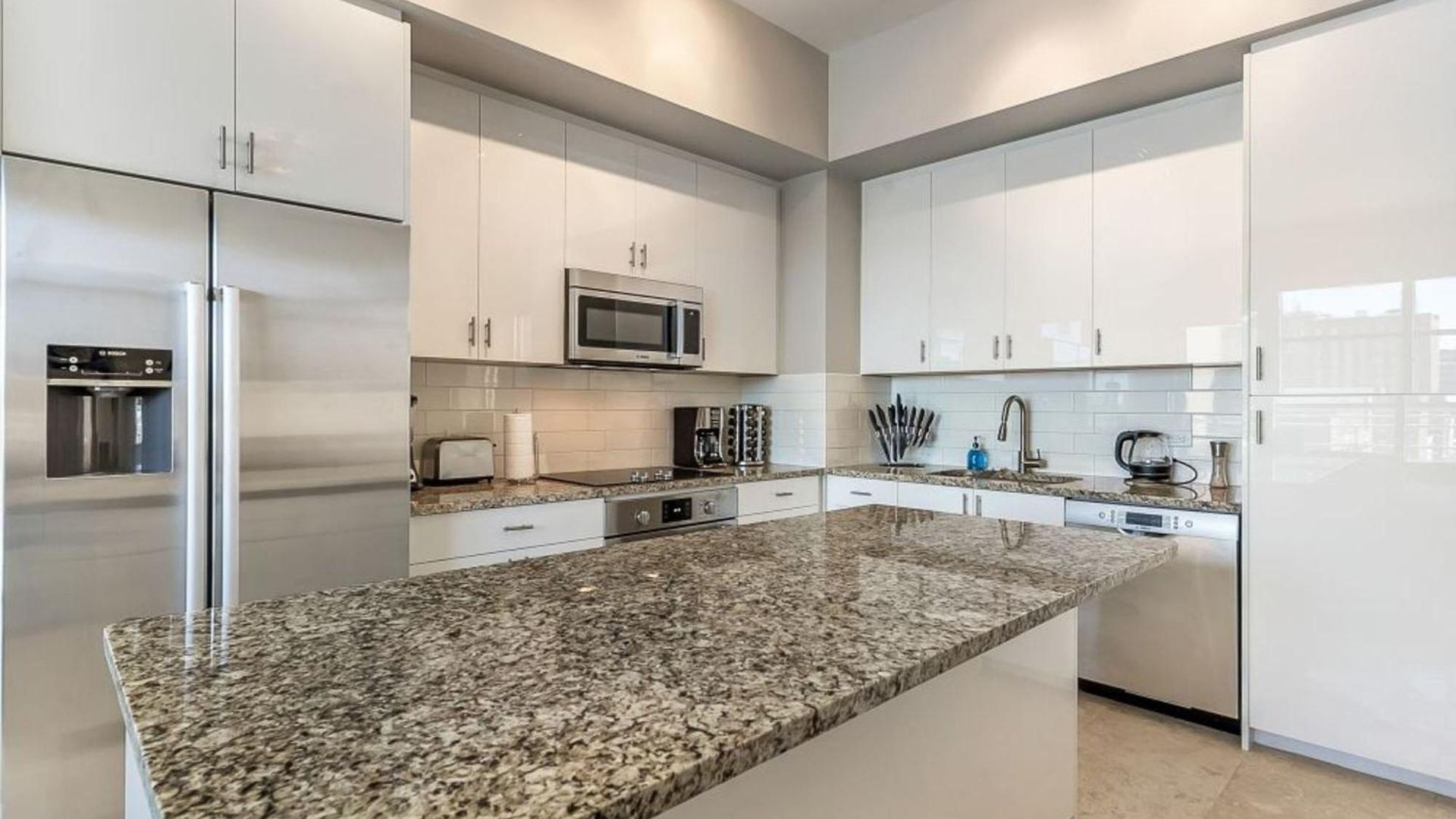 Upscale And Penthouses Close To Canal And Bourbon St