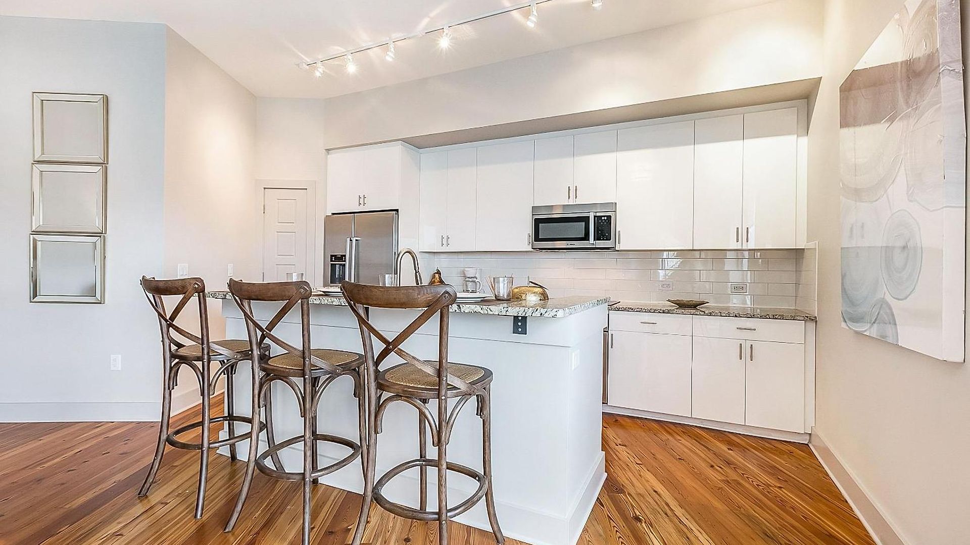 Upscale And Penthouses Close To Canal And Bourbon St *