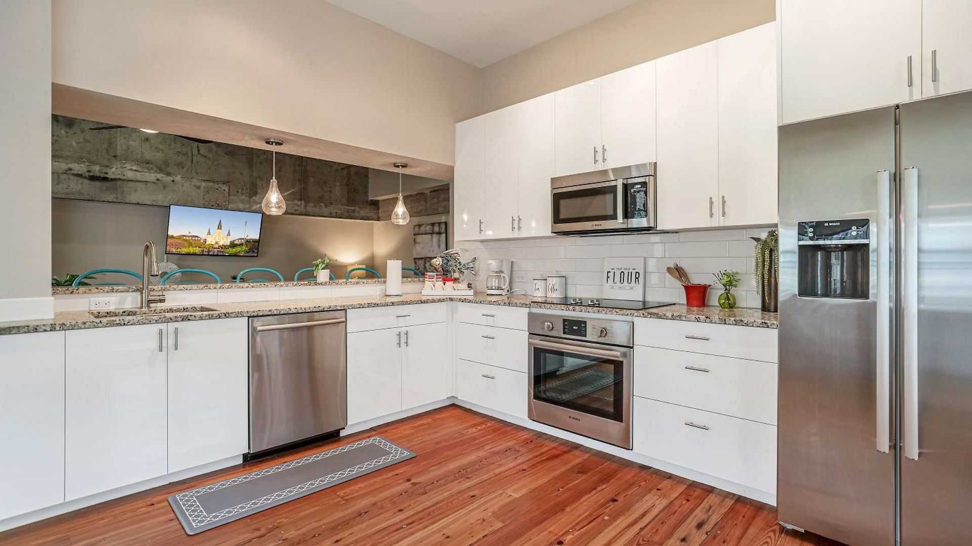 Upscale And Penthouses Close To Canal And Bourbon St Apartment *