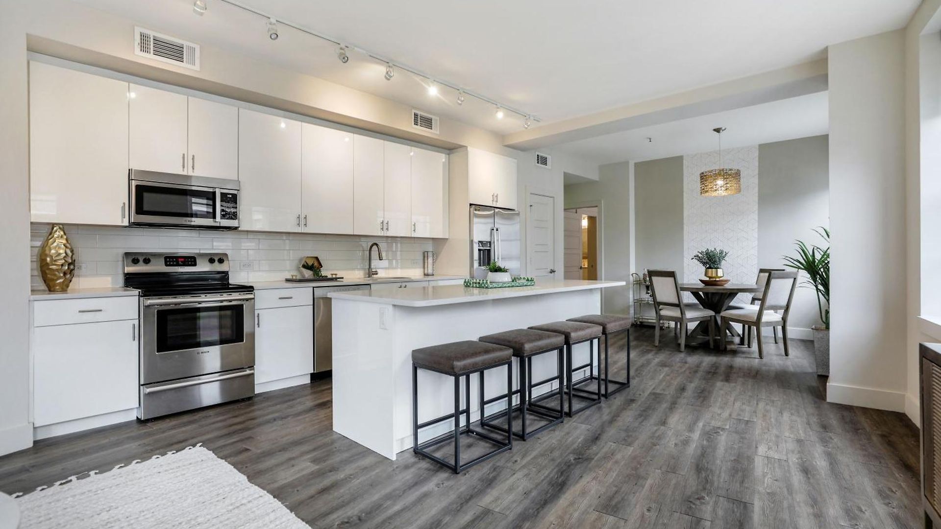 Apartment Upscale And Penthouses Close To Canal And Bourbon St *