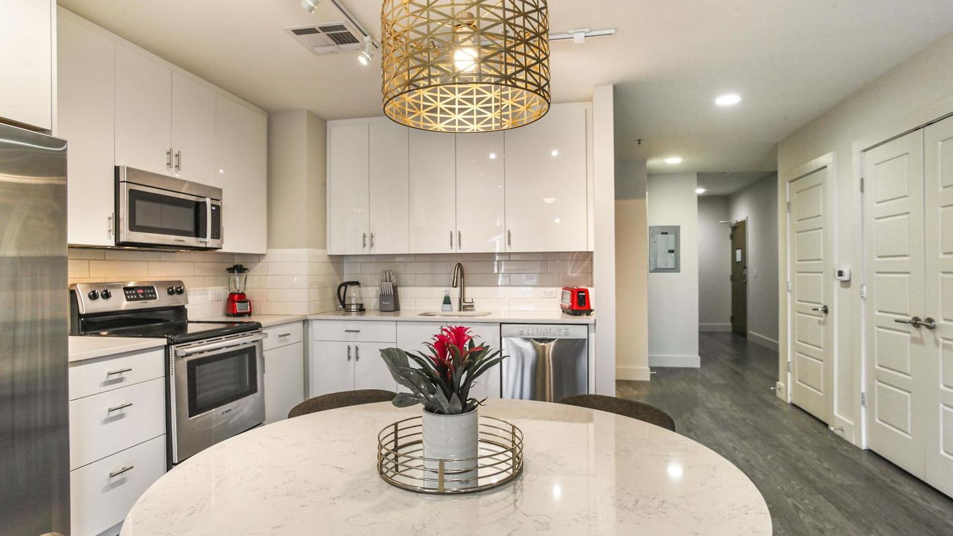 Upscale And Penthouses Close To Canal And Bourbon St