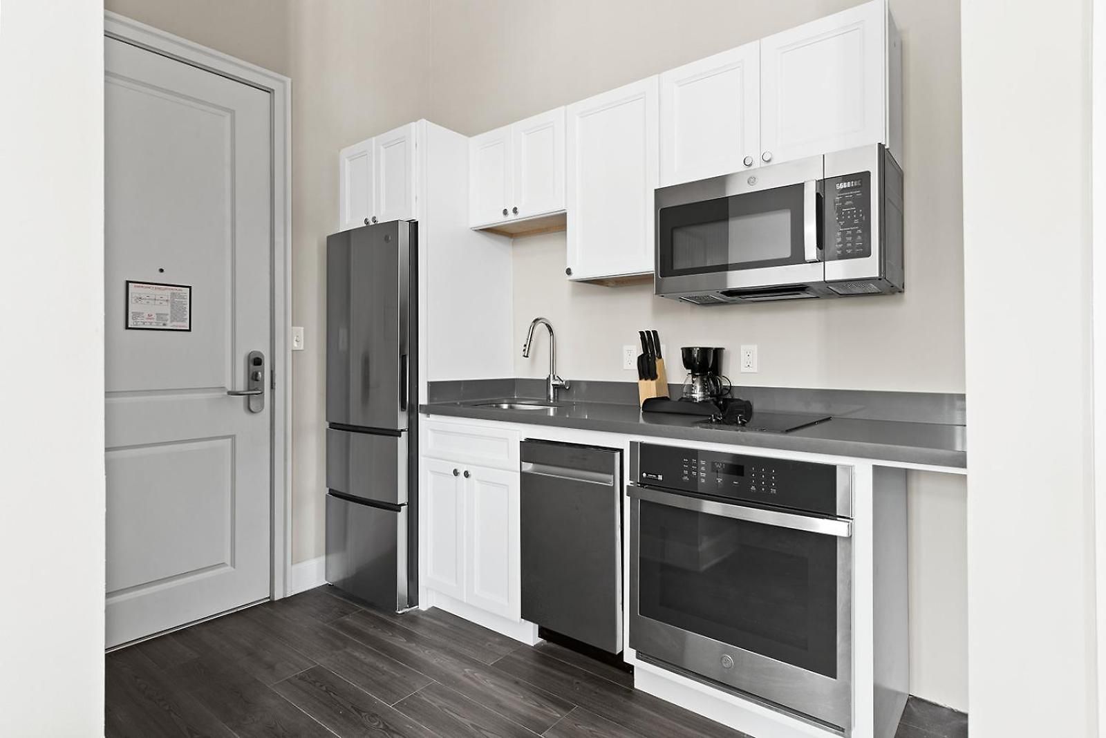 Bywater Aparthotel 3*