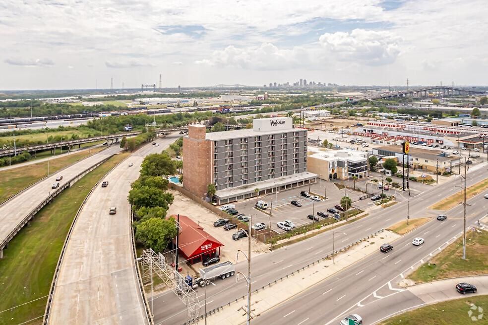 The Highrise Nola Apartment