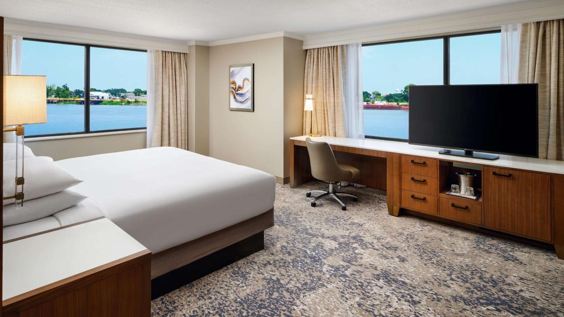 Hilton Riverside Hotel 4*