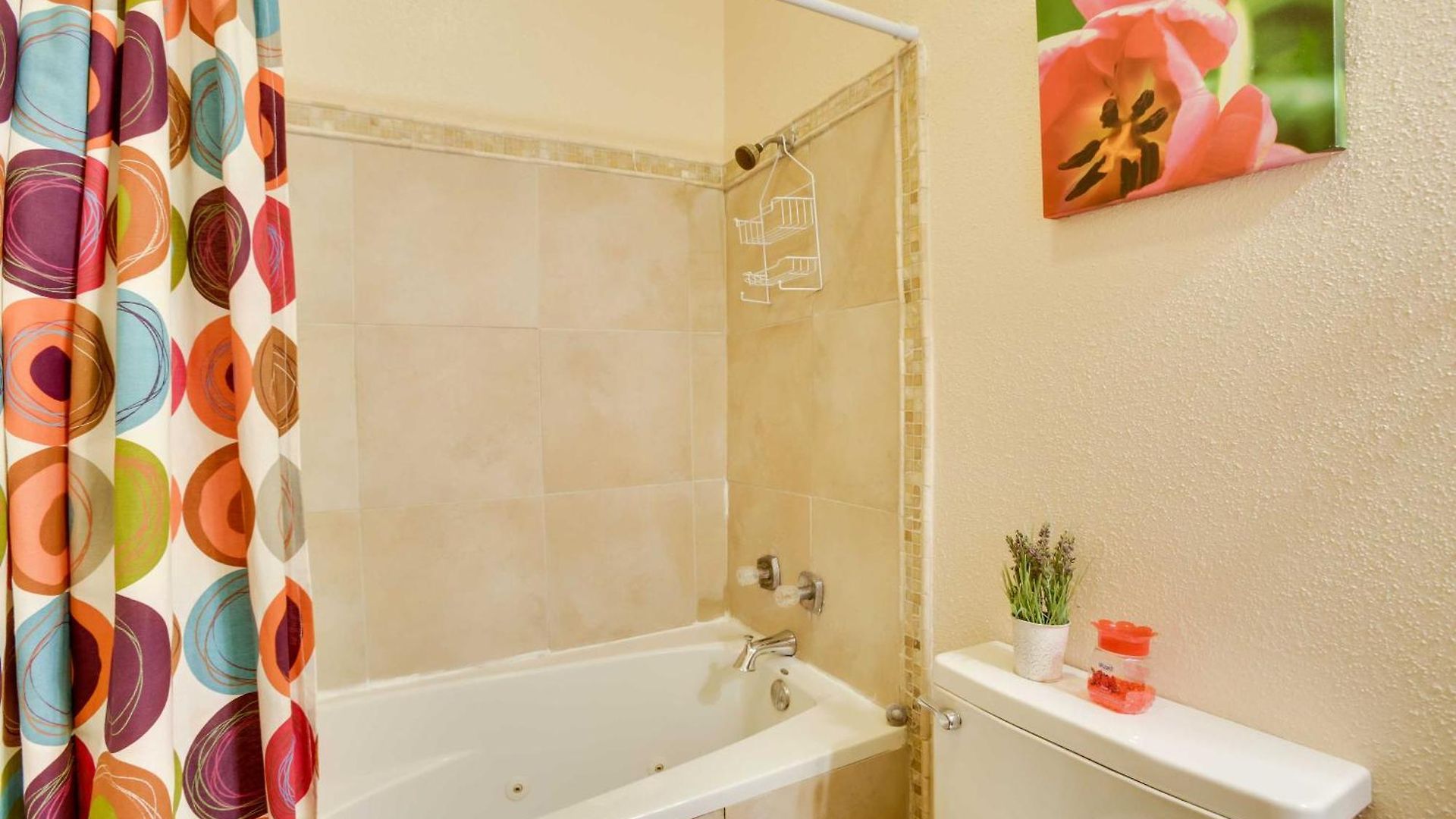 Holiday home 1 Mi To Park & Museums: