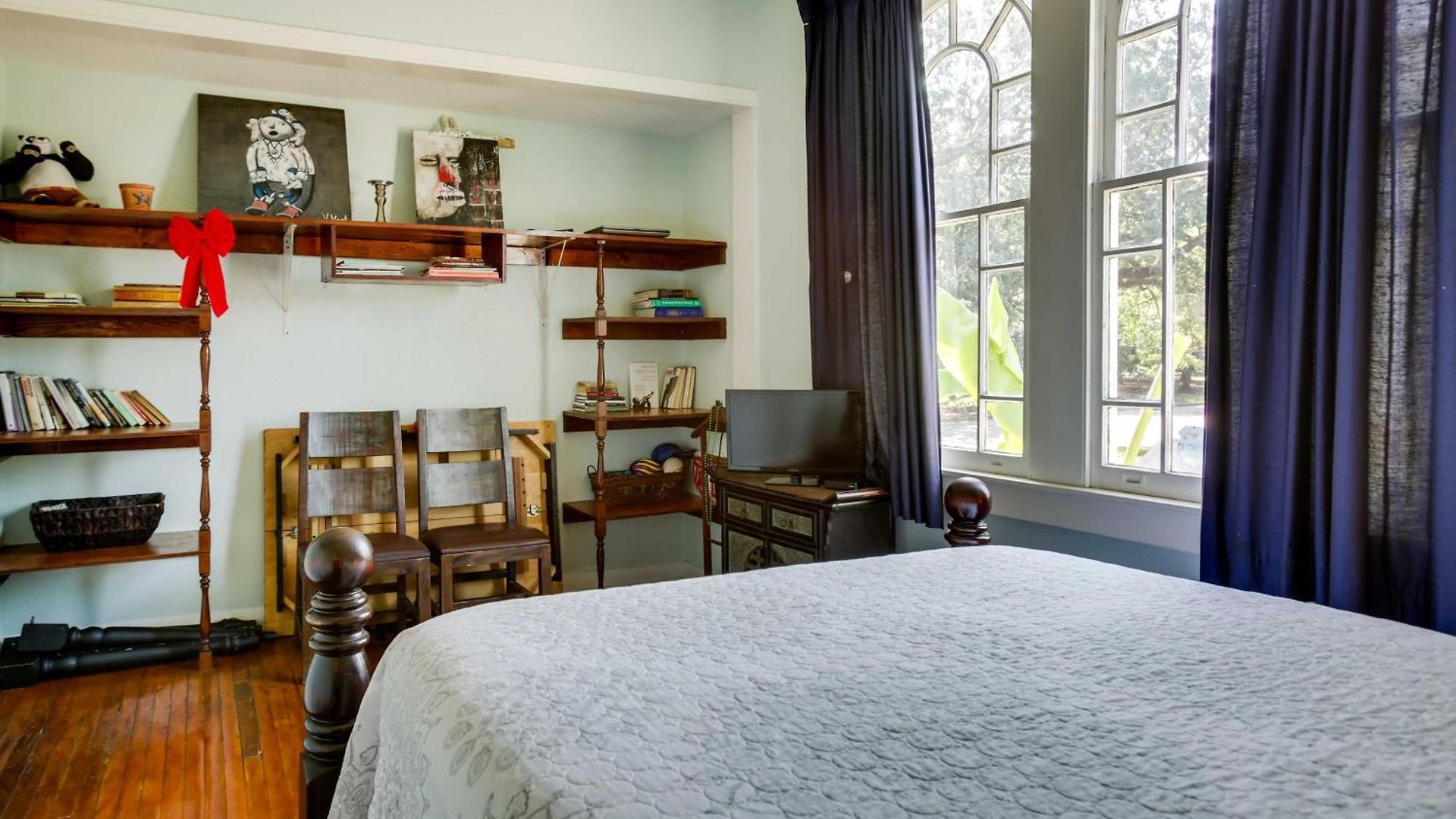 Holiday home 1 Mi To Park & Museums: *