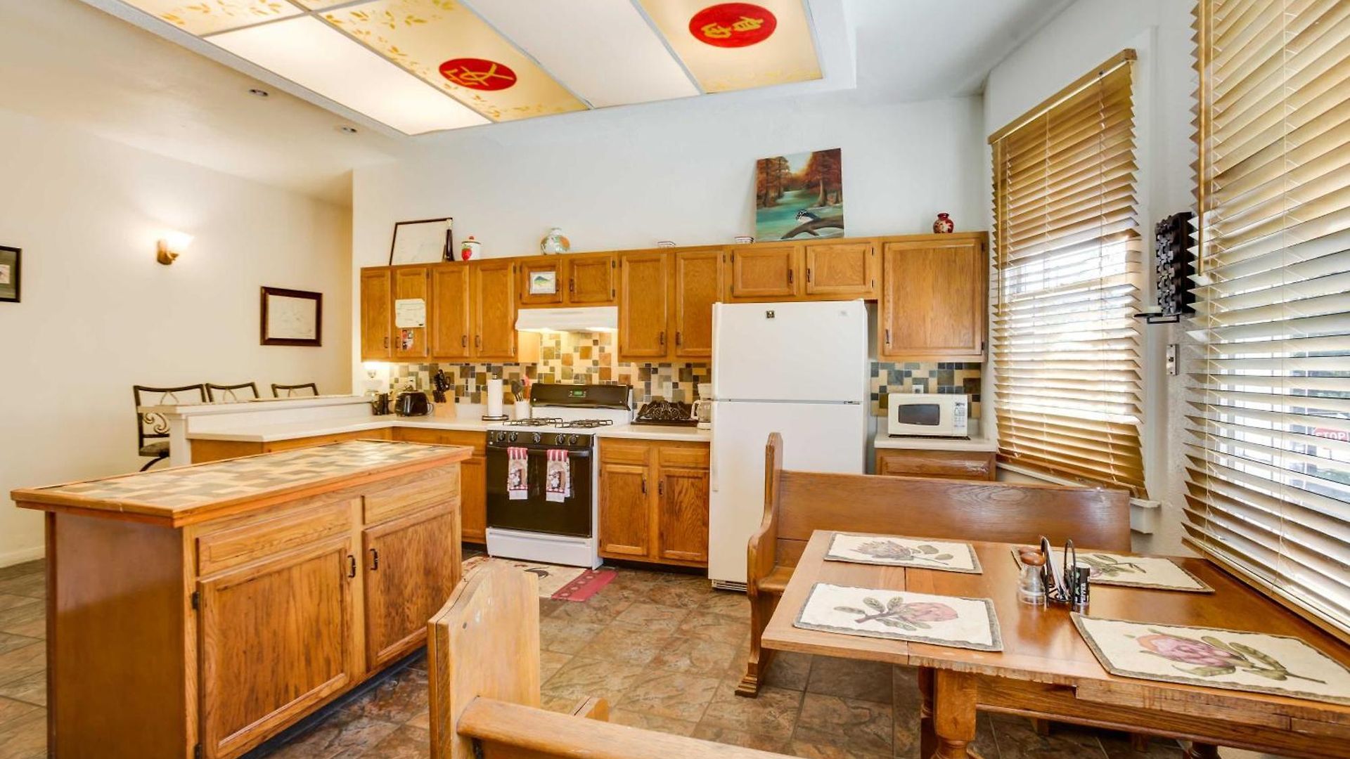 1 Mi To Park & Museums: Holiday home