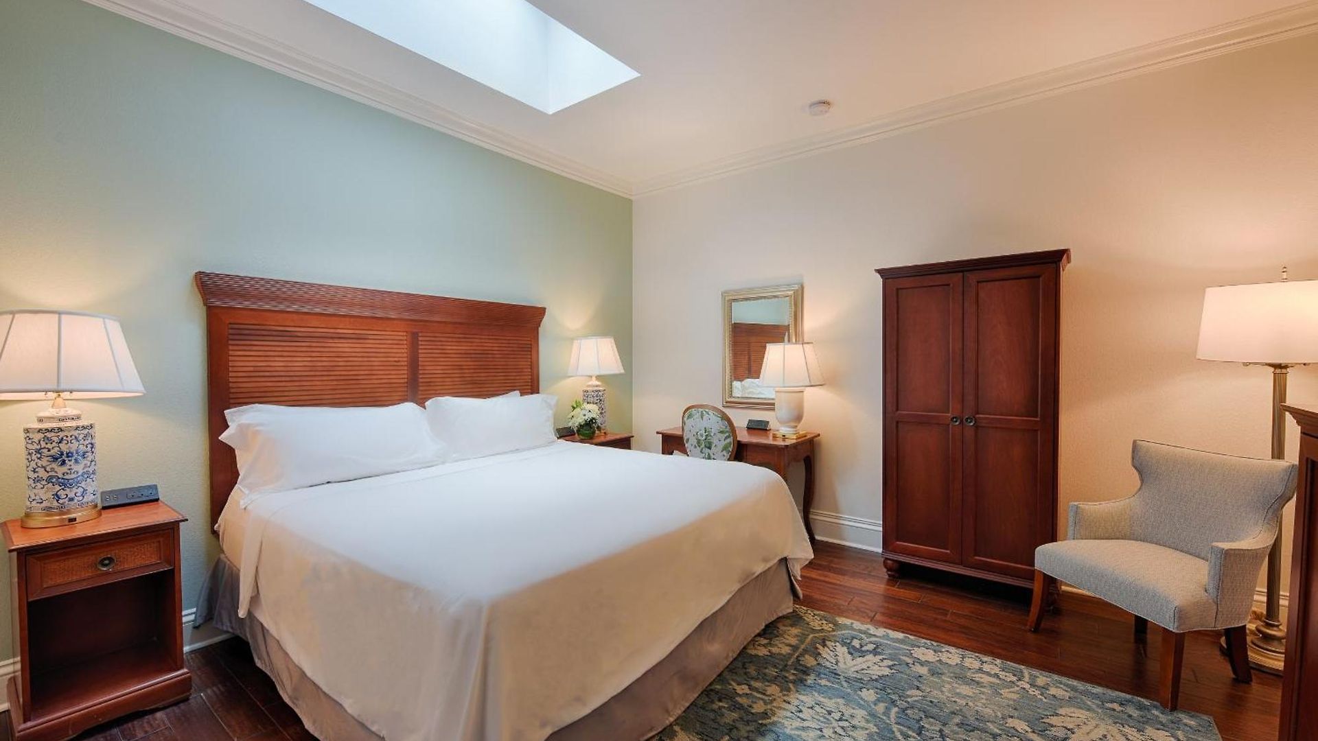 Hotel Voco St By Ihg 4*