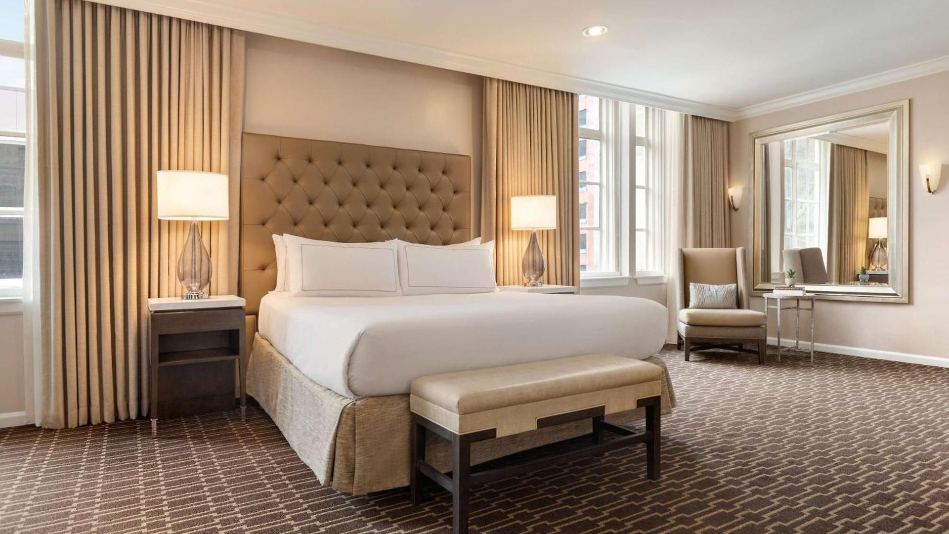Hilton / St. Charles Avenue Hotel 4*