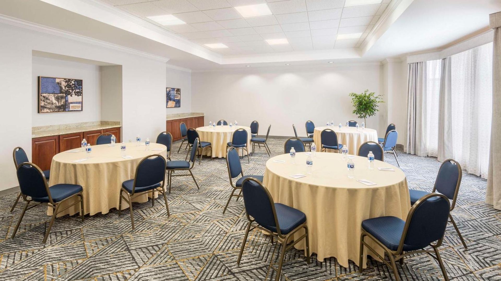 Hotel Homewood By Hilton New Orleans