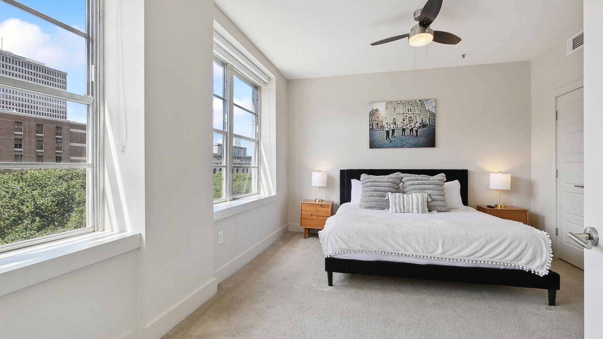 Modern Walking Distance To Must-see Attractions Of Nola Apartment