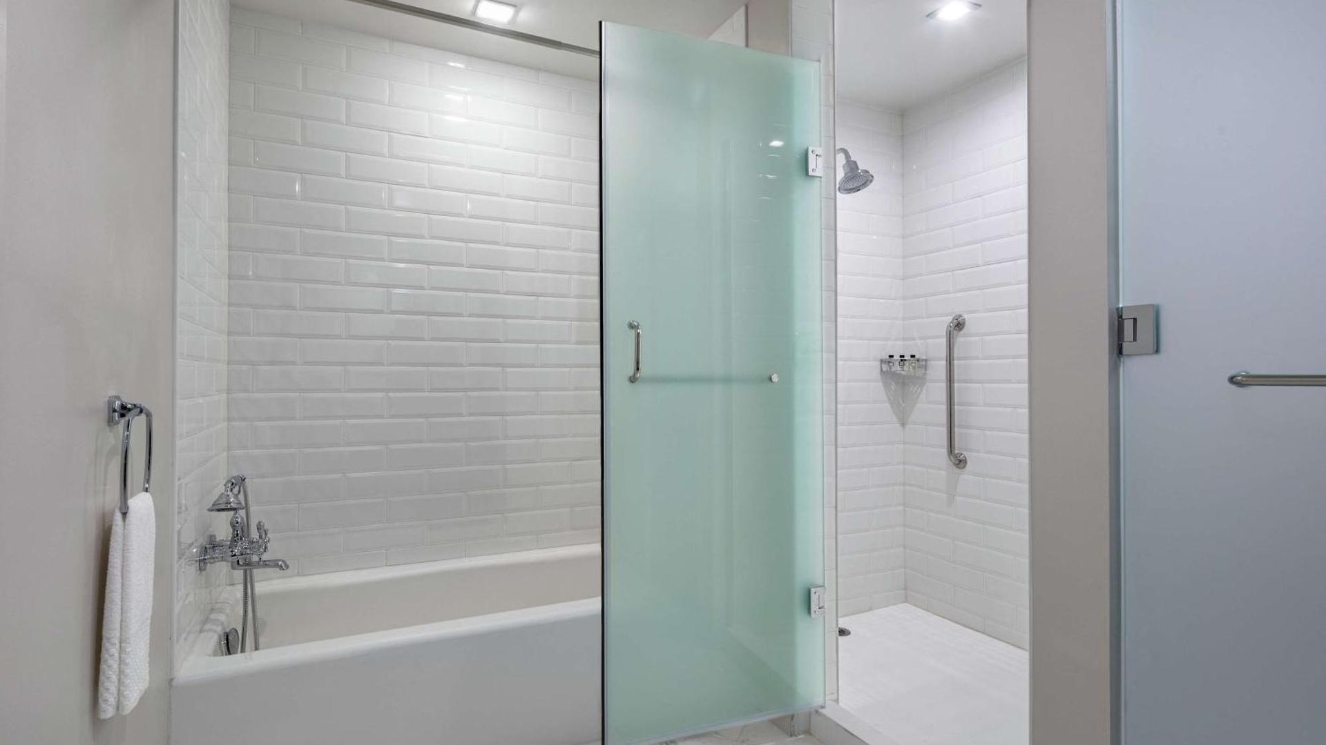The Higgins New Orleans, Curio Collection By Hilton Hotel