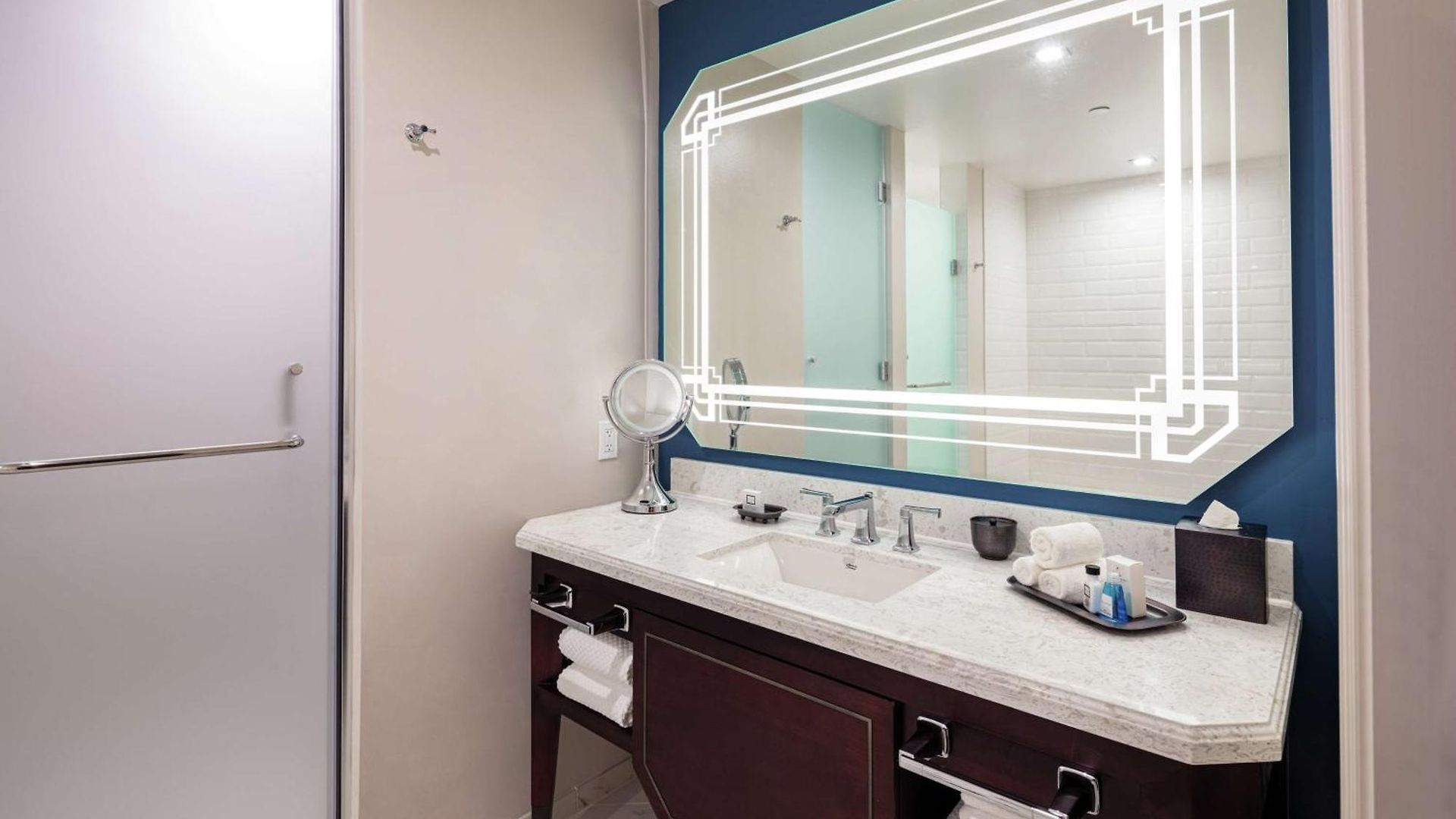 The Higgins New Orleans, Curio Collection By Hilton