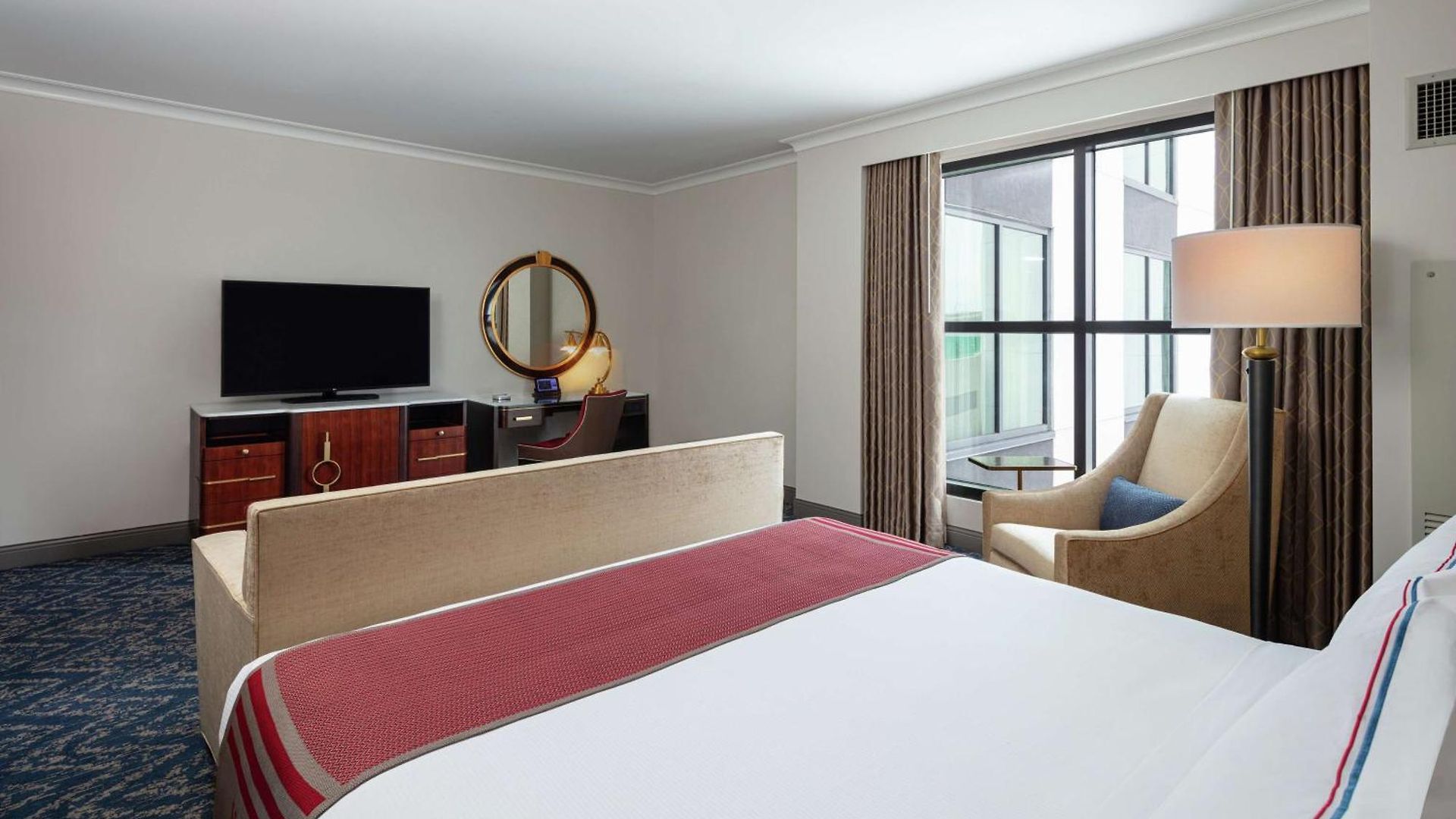The Higgins New Orleans, Curio Collection By Hilton New Orleans