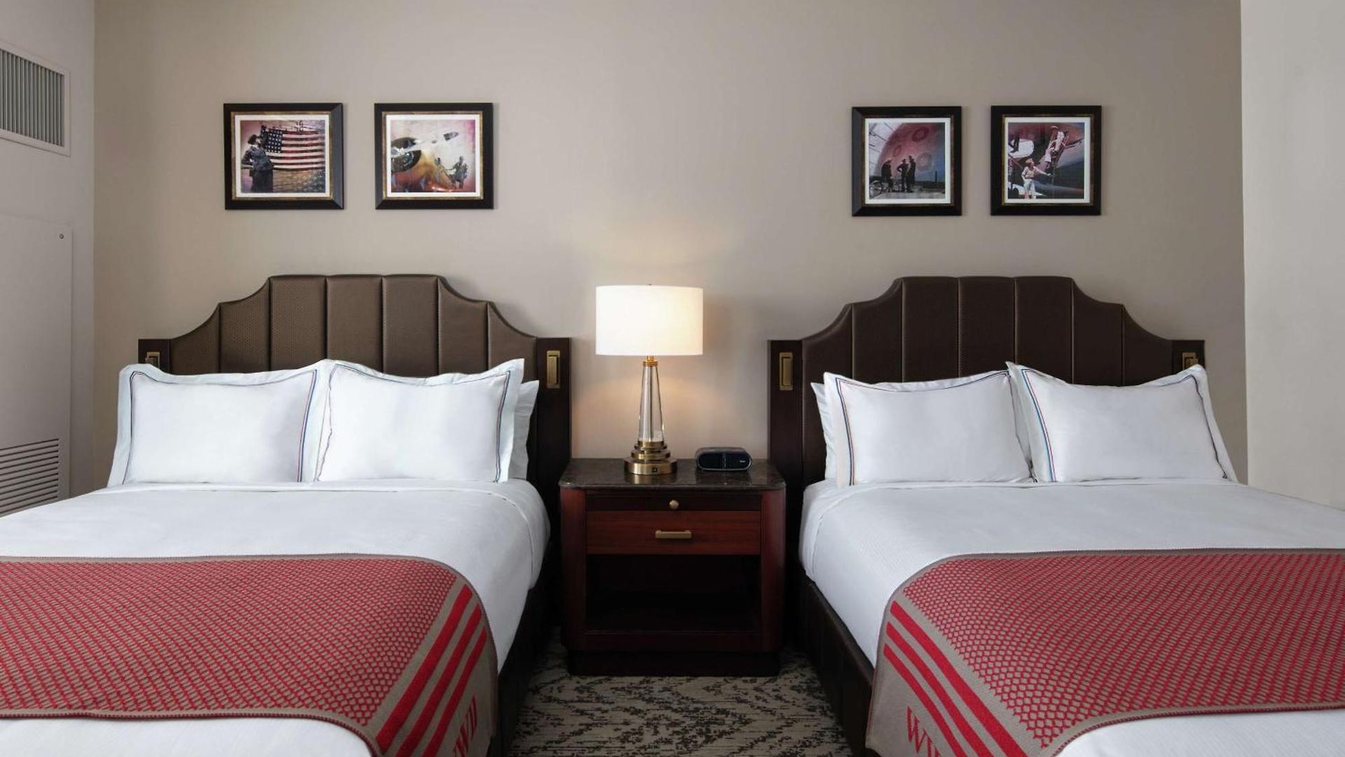 Hotel The Higgins New Orleans, Curio Collection By Hilton
