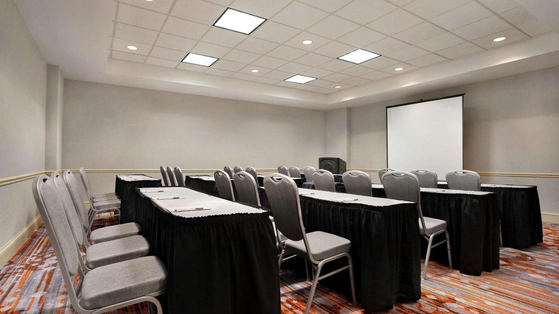 Hilton Garden Convention Center Hotel