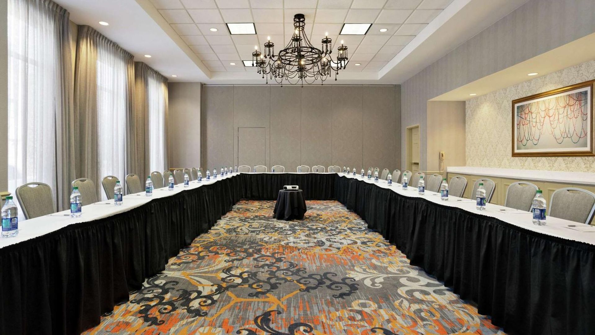Hilton Garden Convention Center Hotel 3*