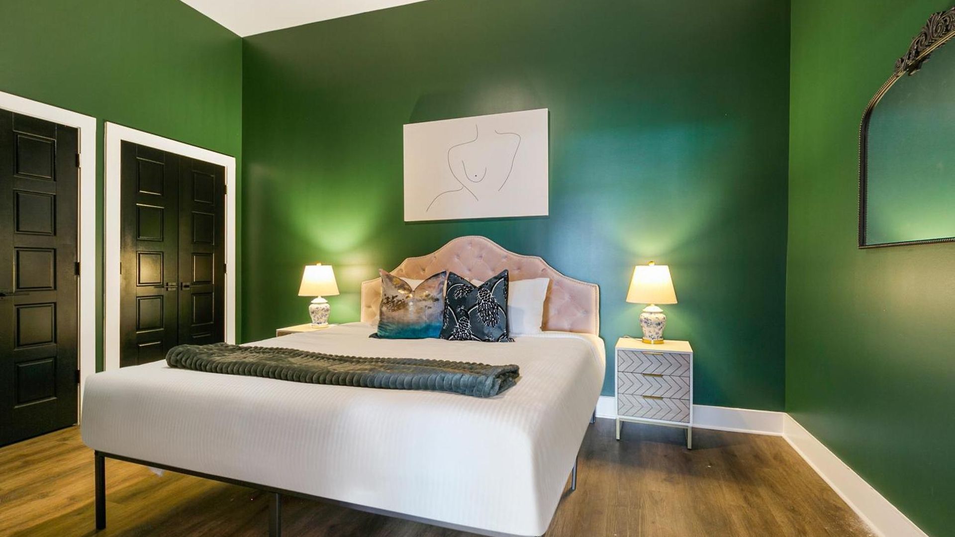 Exquisite 4 Bedroom Luxury Just Steps From The French Quarter Apartment *