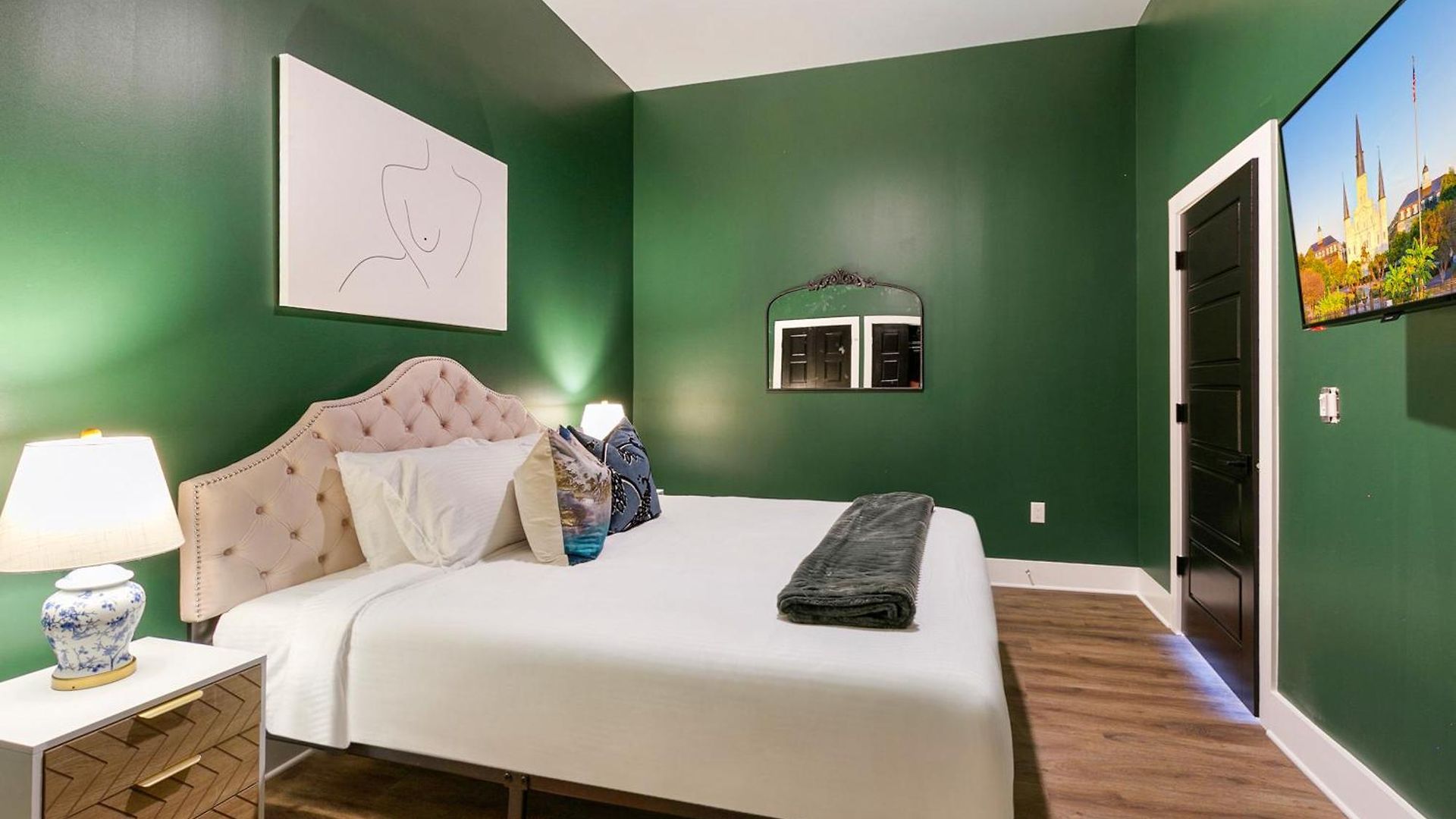 Apartment Exquisite 4 Bedroom Luxury Just Steps From The French Quarter