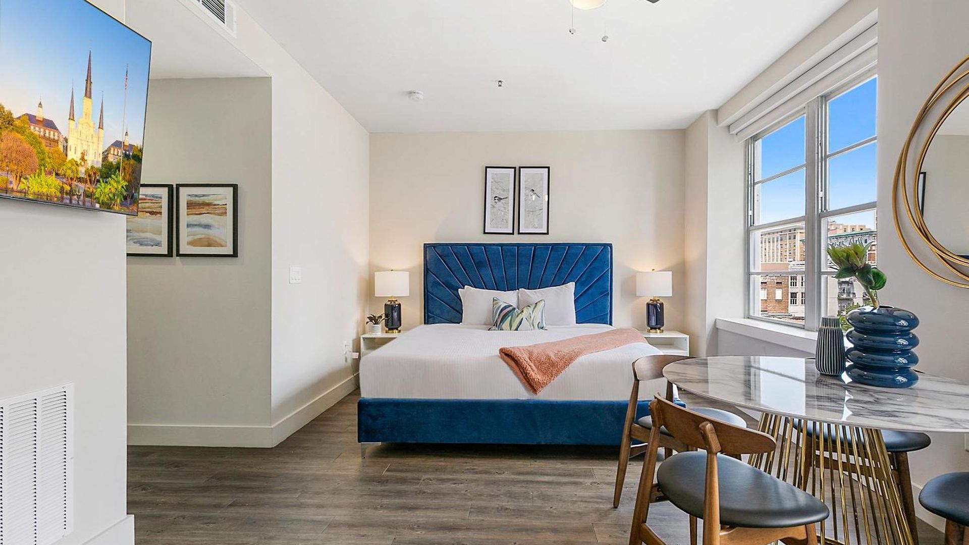 Apartment California Building By Hosteeva
