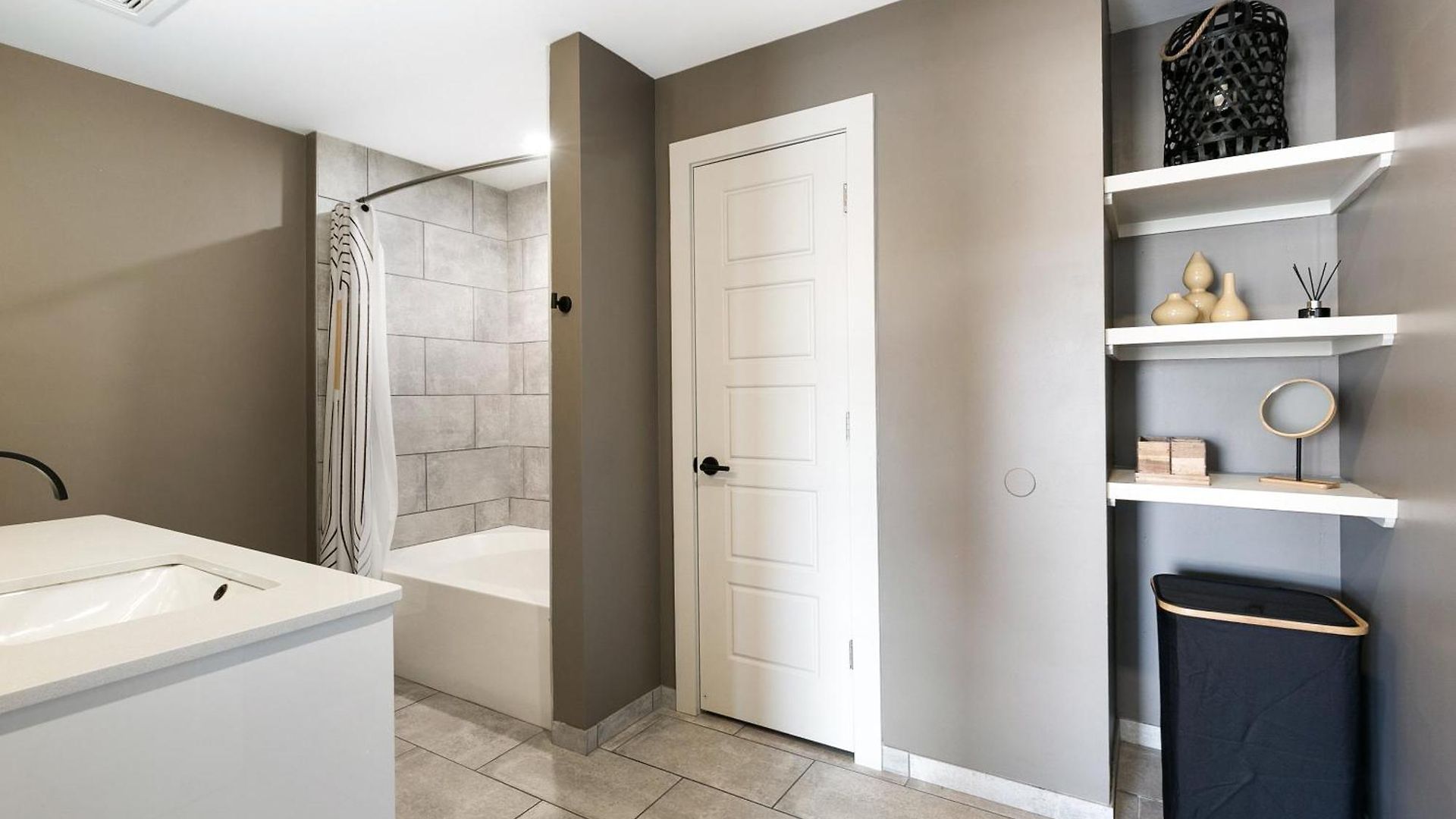 Apartment Luxury 2-bedroom Steps Away From The French Quarter