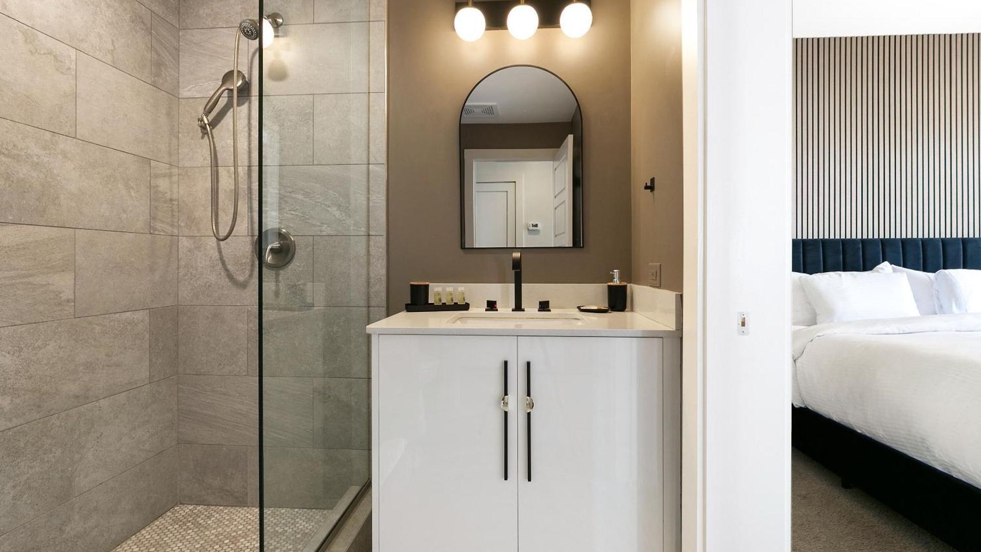 Luxury 2-bedroom Steps Away From The French Quarter *