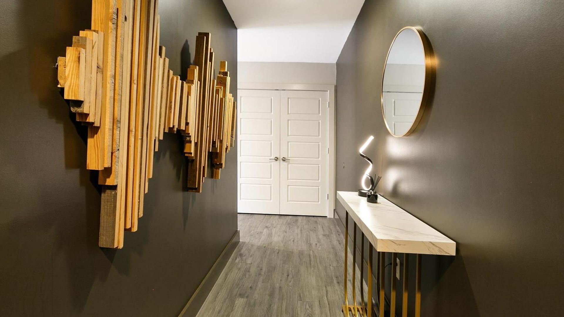 Luxury 2-bedroom Steps Away From The French Quarter