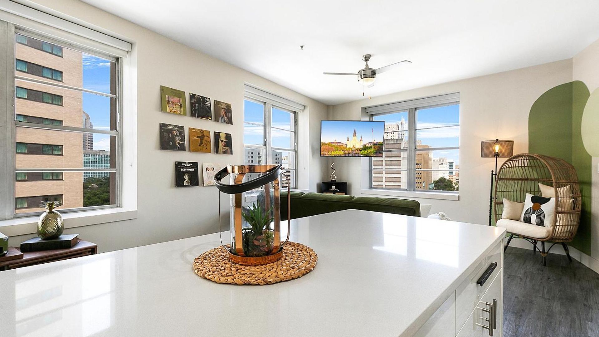 Luxury 2-bedroom Steps Away From The French Quarter *