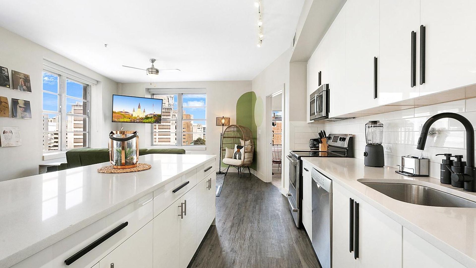 Luxury 2-bedroom Steps Away From The French Quarter * New Orleans