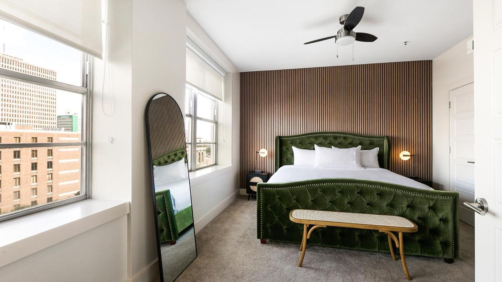 Luxury 2-bedroom Steps Away From The French Quarter