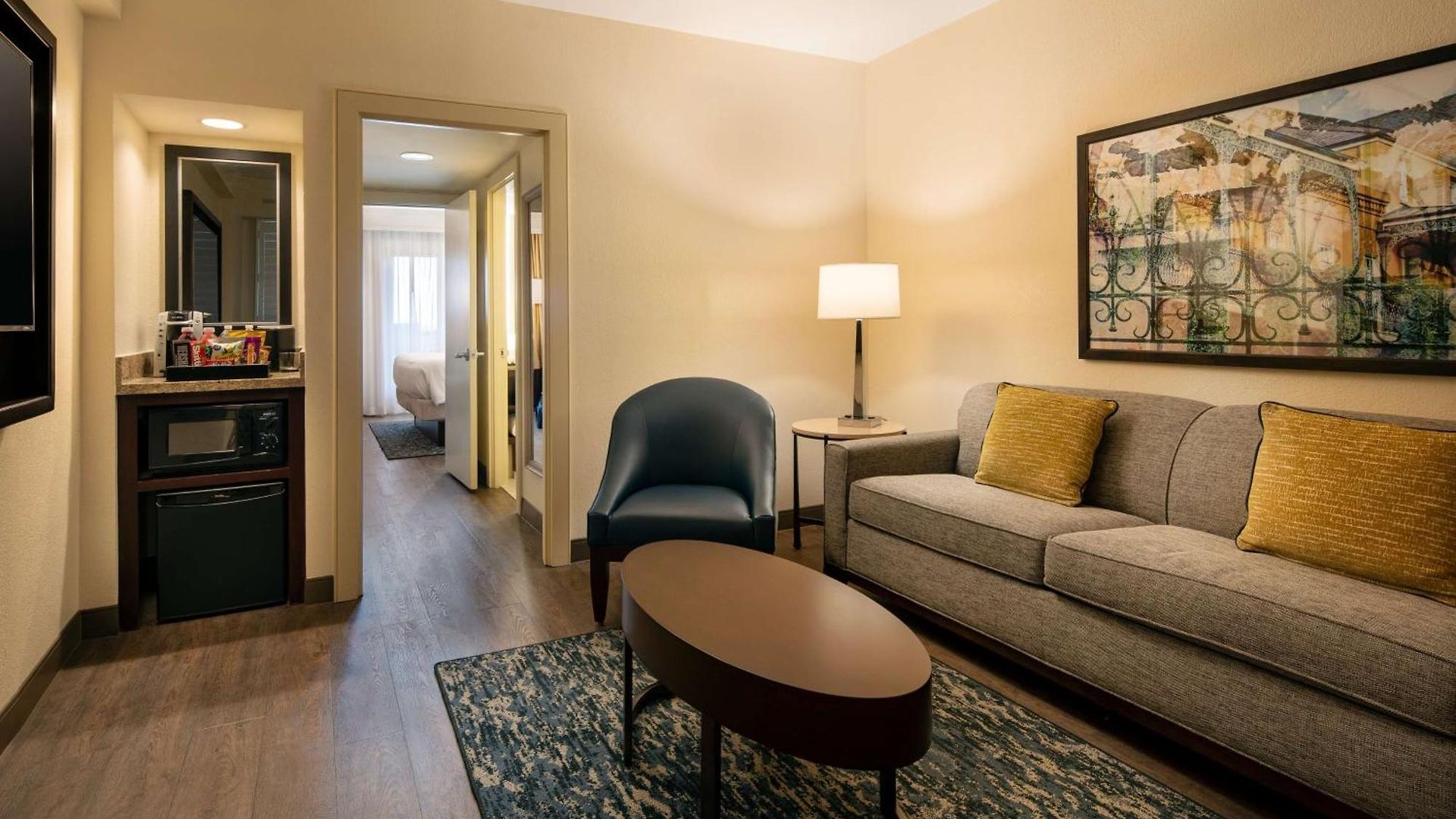 Hotel Embassy By Hilton Convention Center 3*