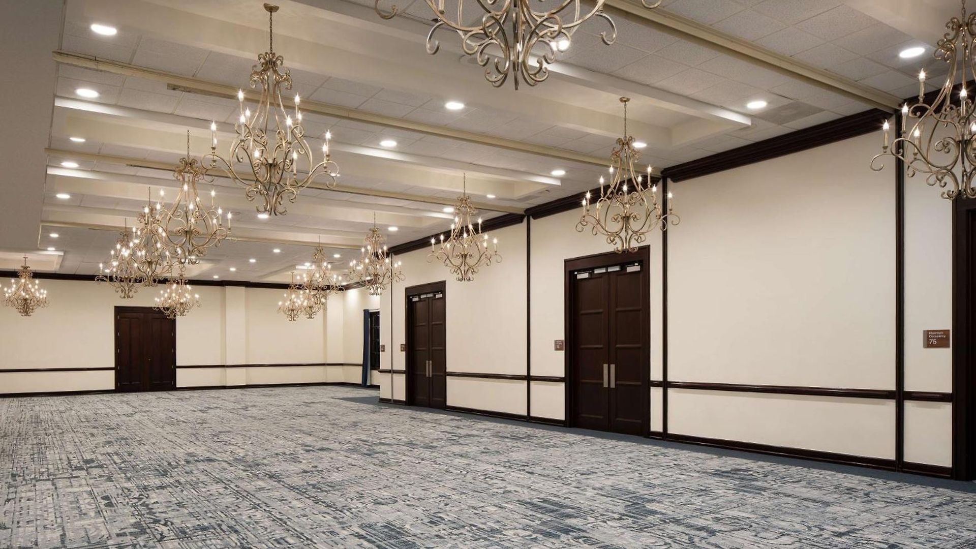 Embassy By Hilton Convention Center 3*