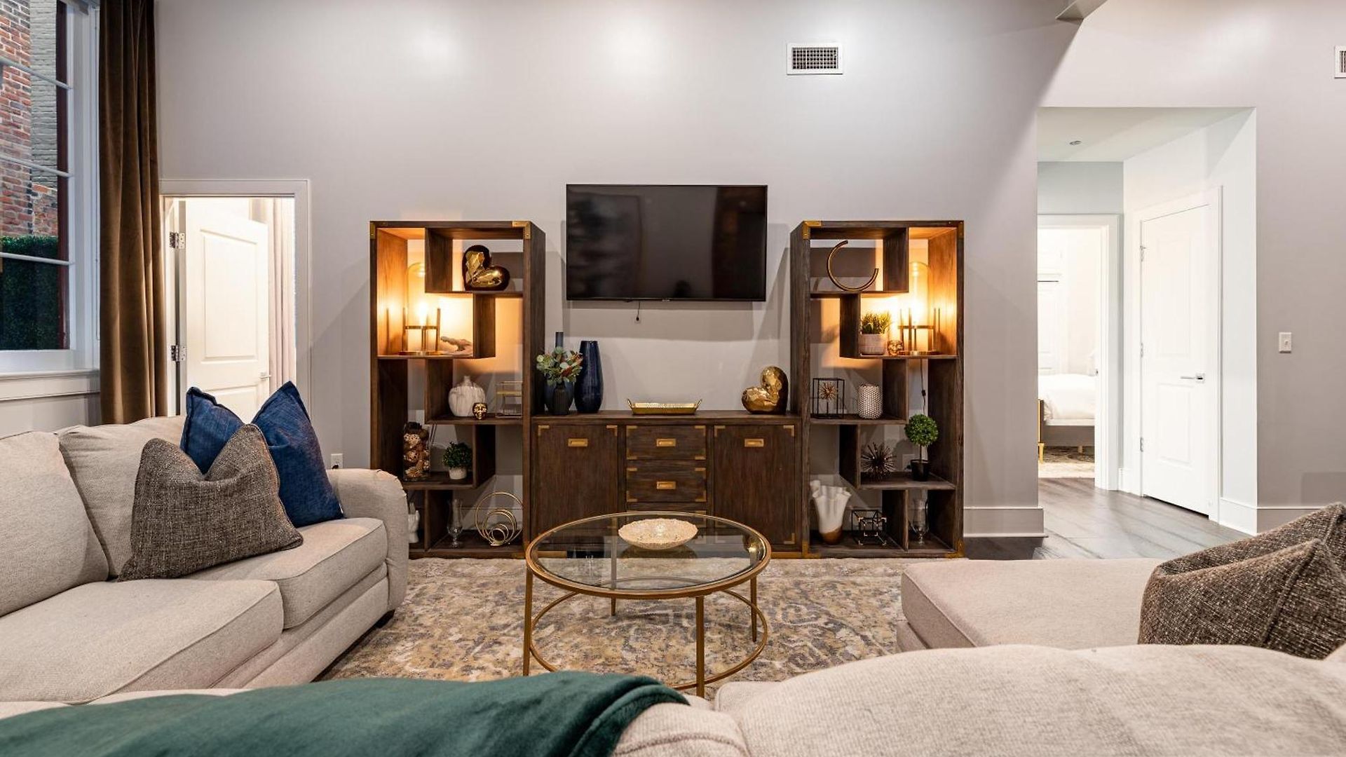The Crescent Apartment *