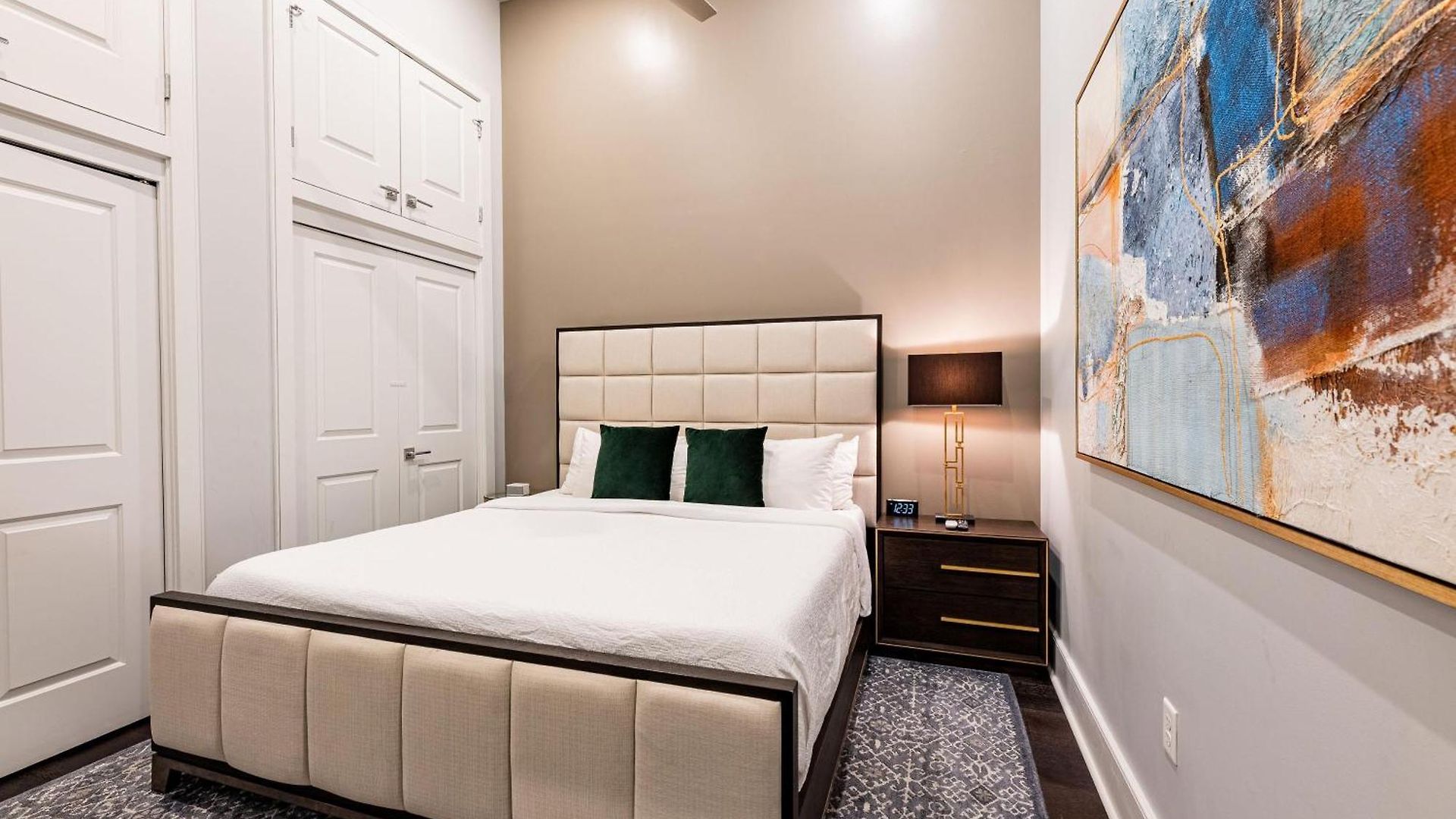 The Iris Apartment *