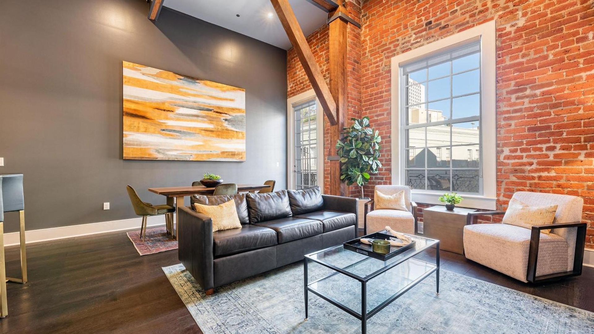 The Iris Apartment
