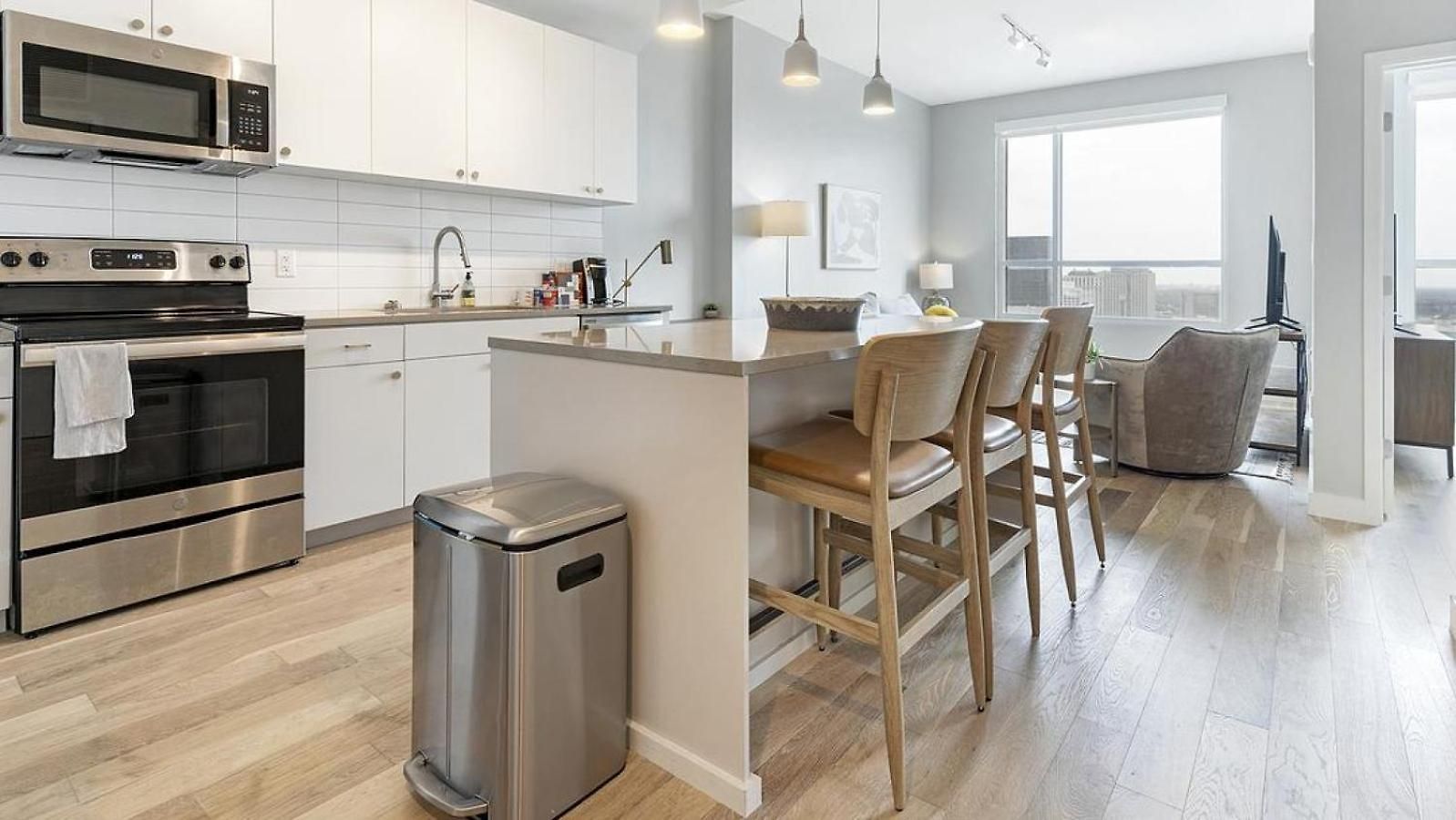 Apartment Landing Modern With Amazing Amenities *