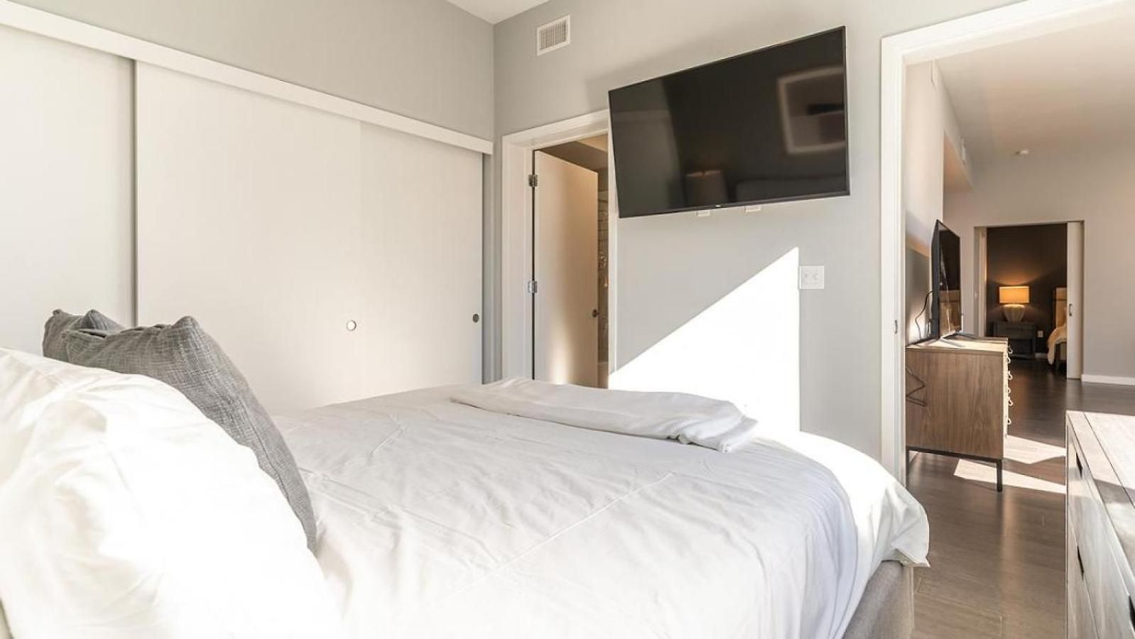 Landing Modern With Amazing Amenities * New Orleans