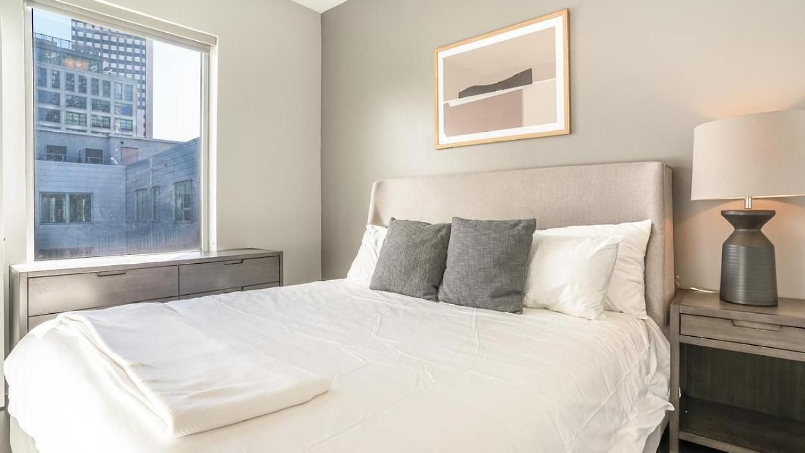 Apartment Landing Modern With Amazing Amenities *