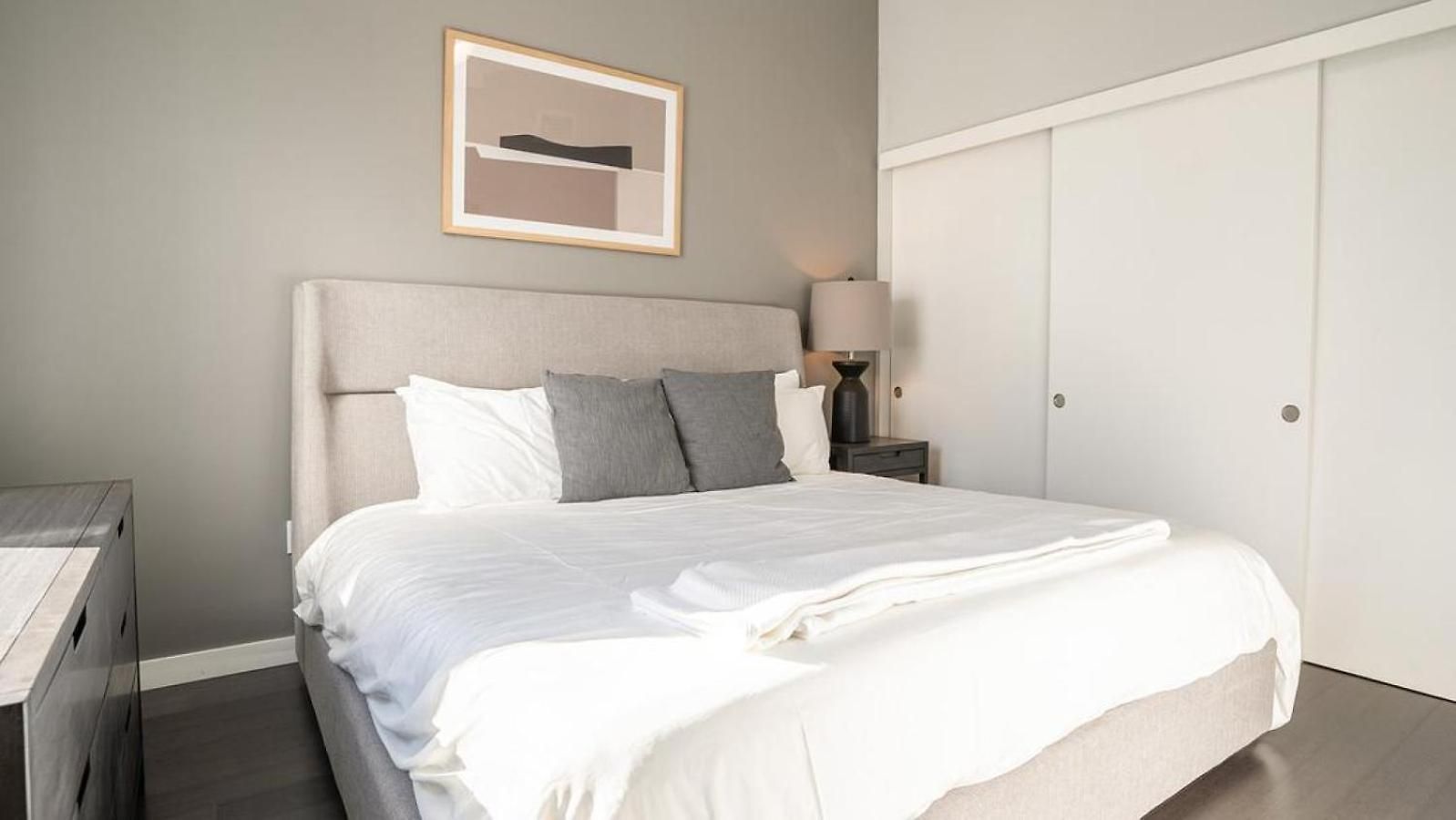 Apartment Landing Modern With Amazing Amenities *